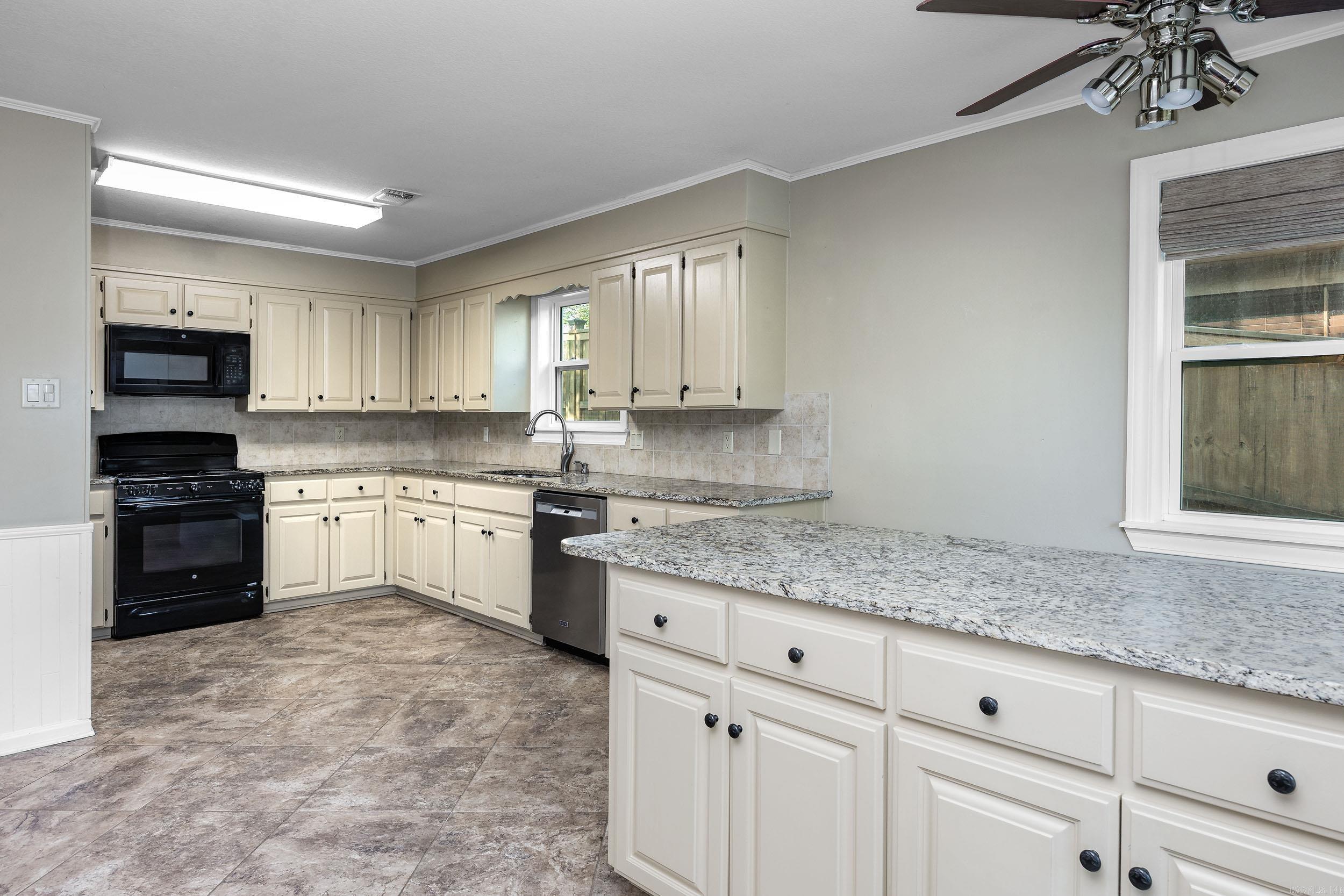 104 Stately Point Property Photo 15