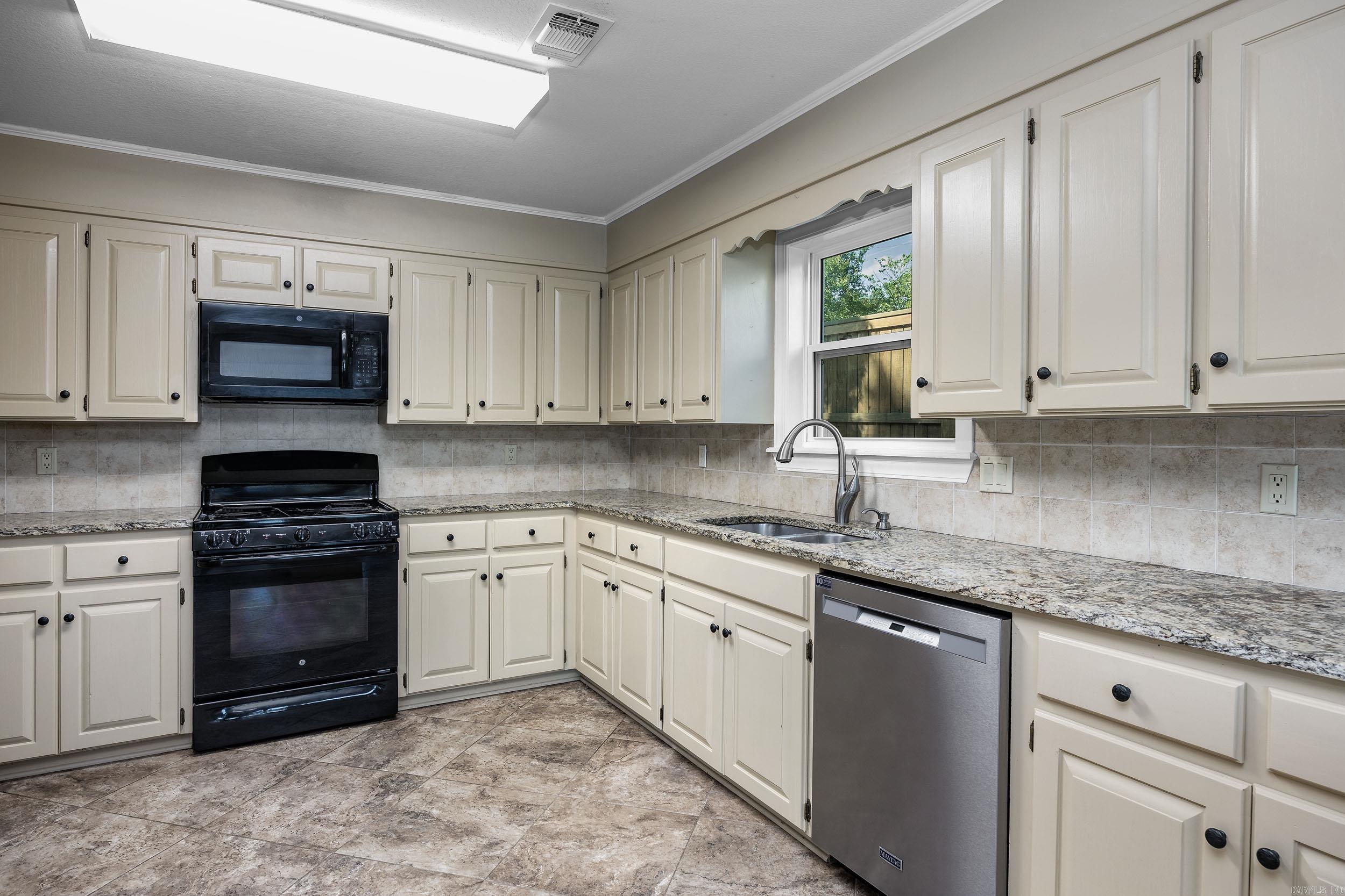 104 Stately Point Property Photo 17