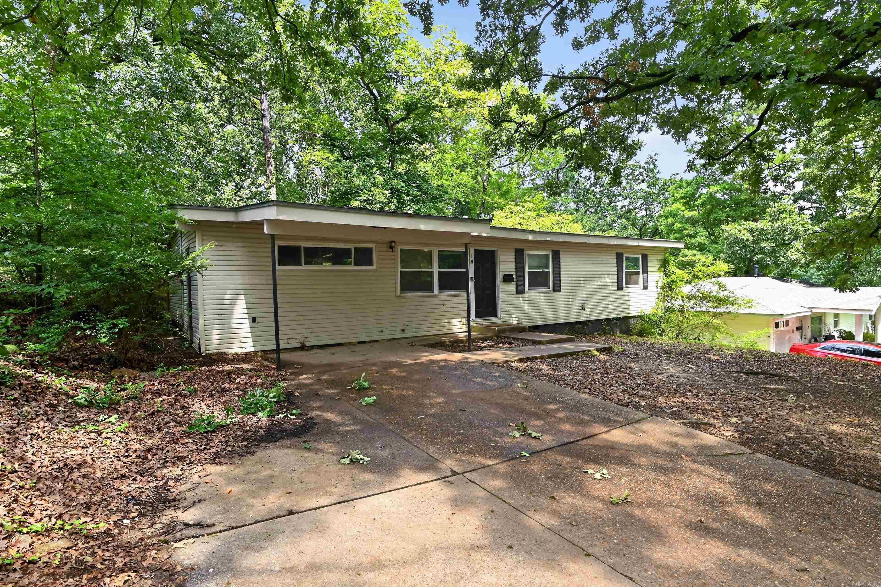 18 Windsor Drive Property Photo 2