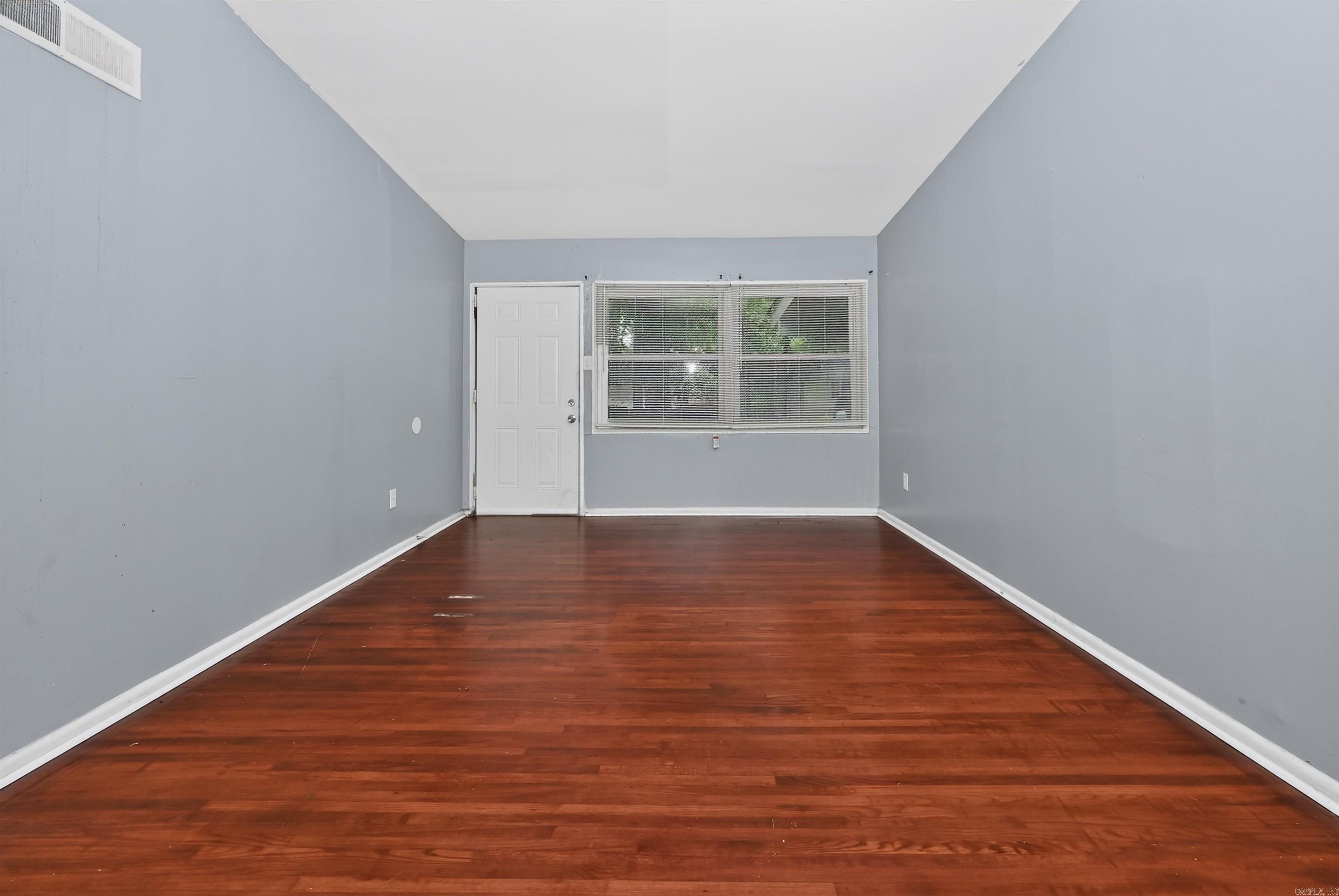18 Windsor Drive Property Photo 8