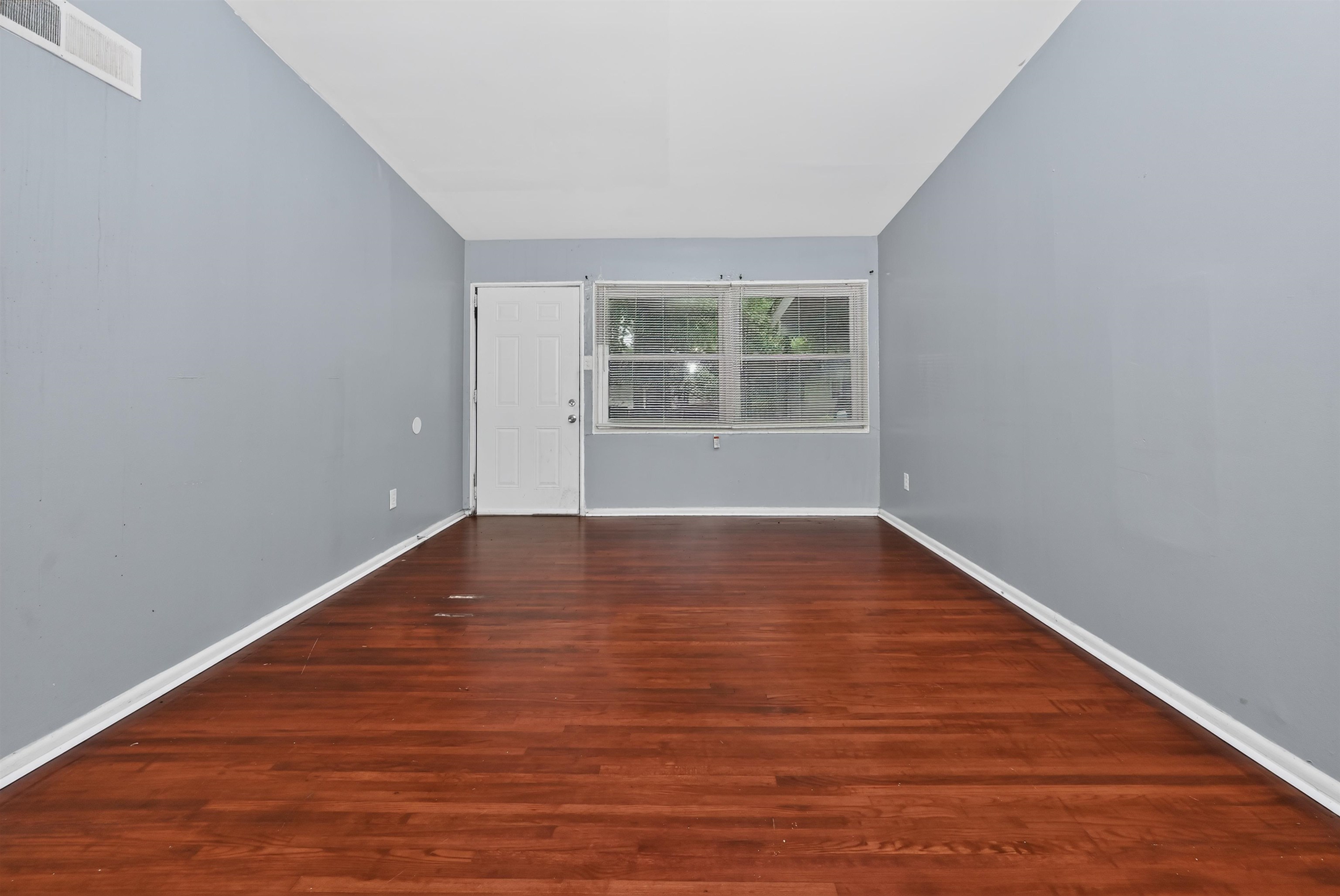 18 Windsor Drive Property Photo 7
