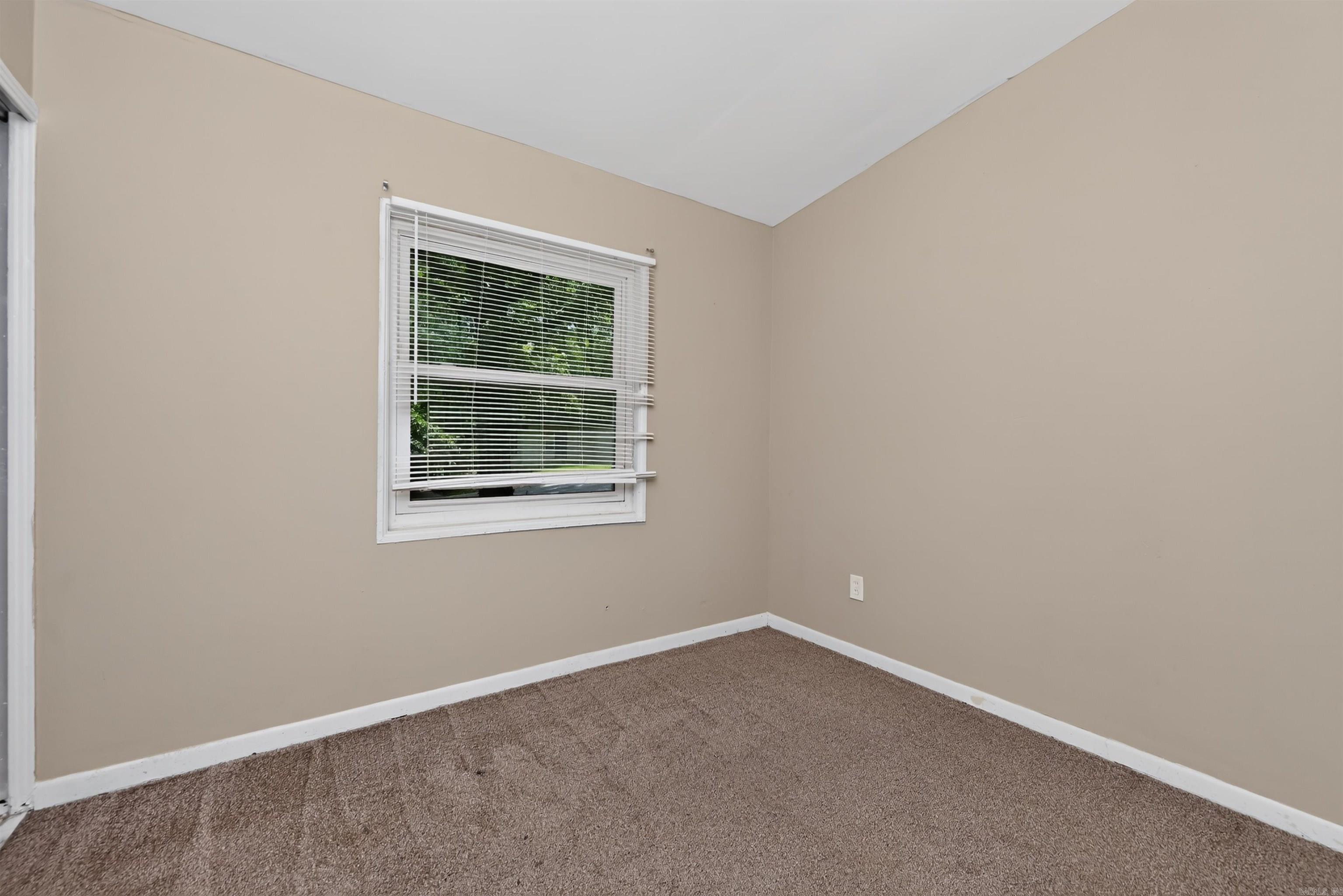 18 Windsor Drive Property Photo 18