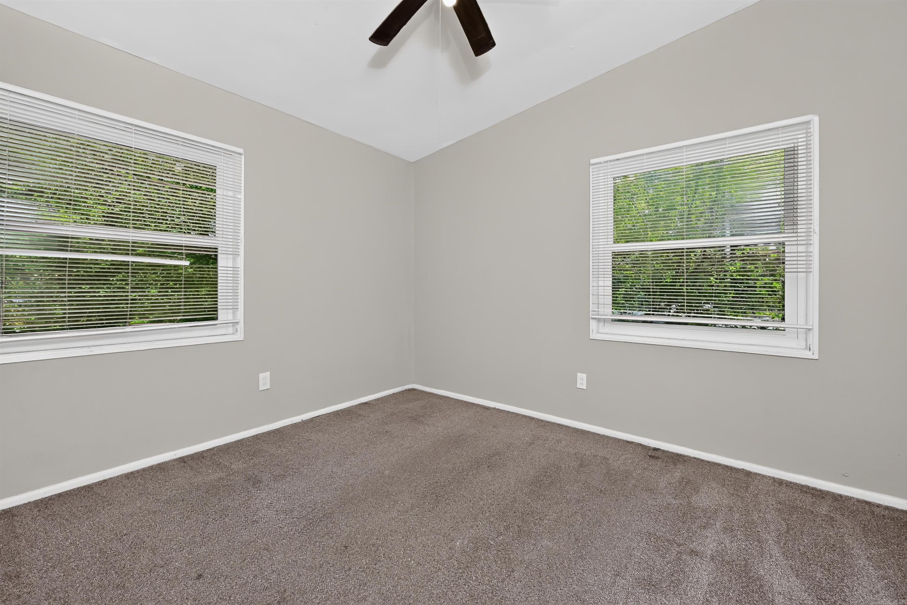 18 Windsor Drive Property Photo 22
