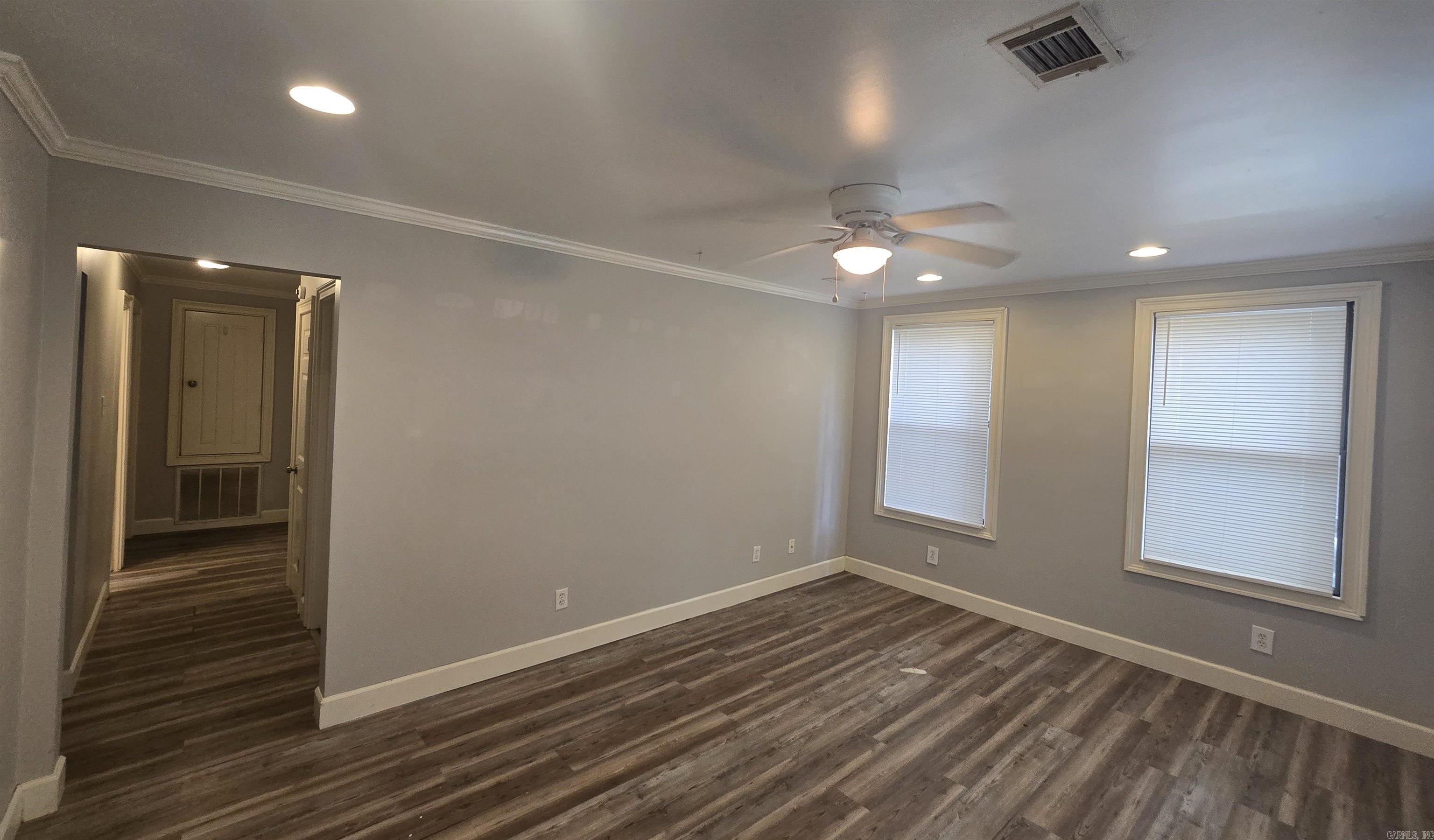 1605 S Pierce Street Property Photo 3