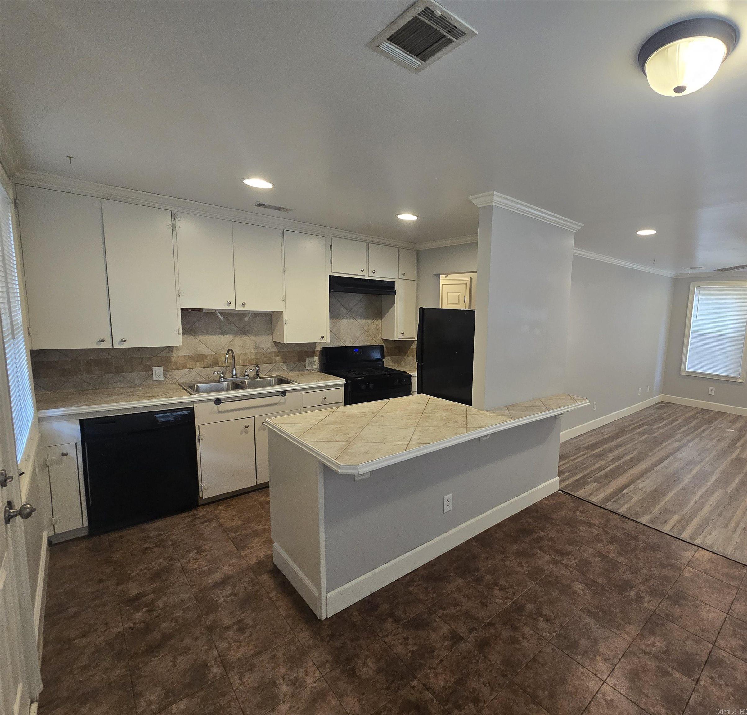 1605 S Pierce Street Property Photo 4