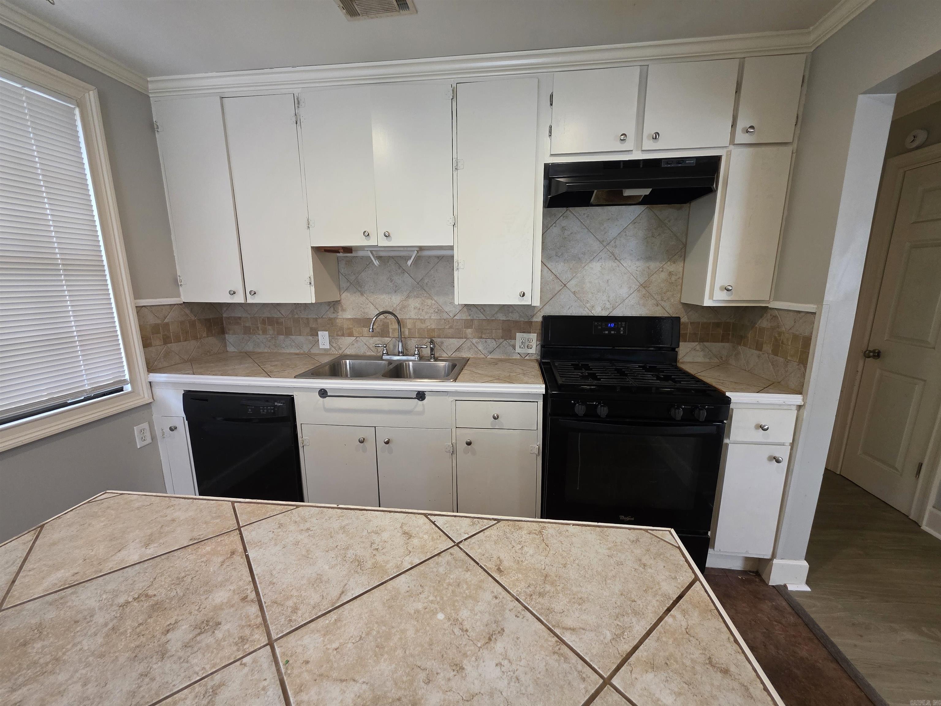 1605 S Pierce Street Property Photo 5