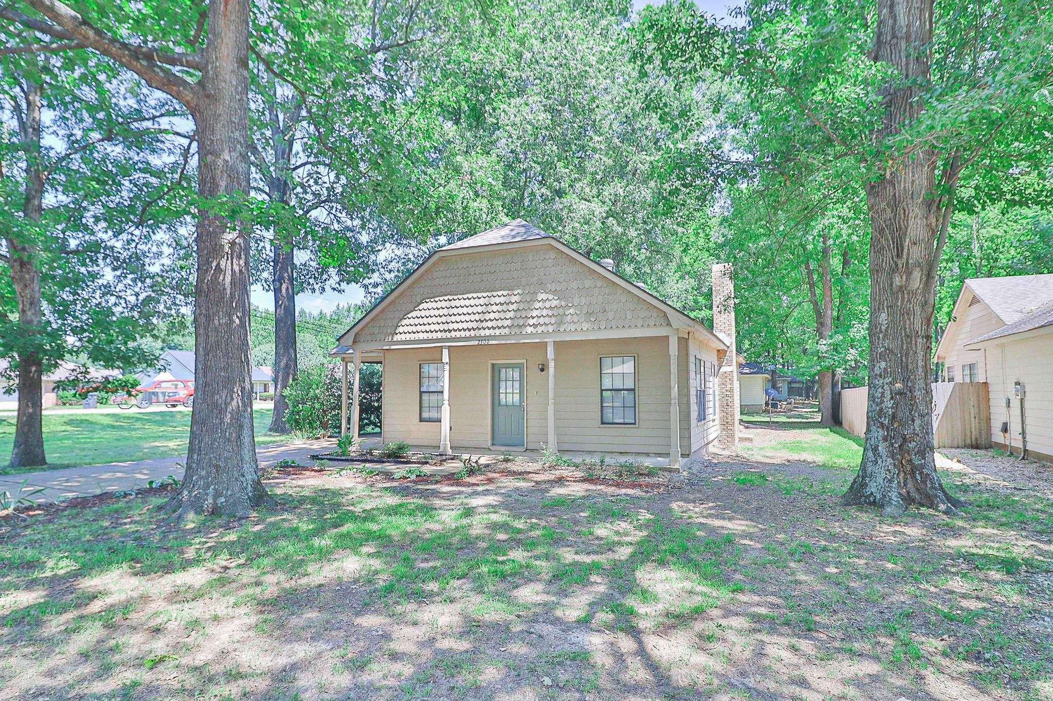 2300 Biltmore Cove Property Photo 1