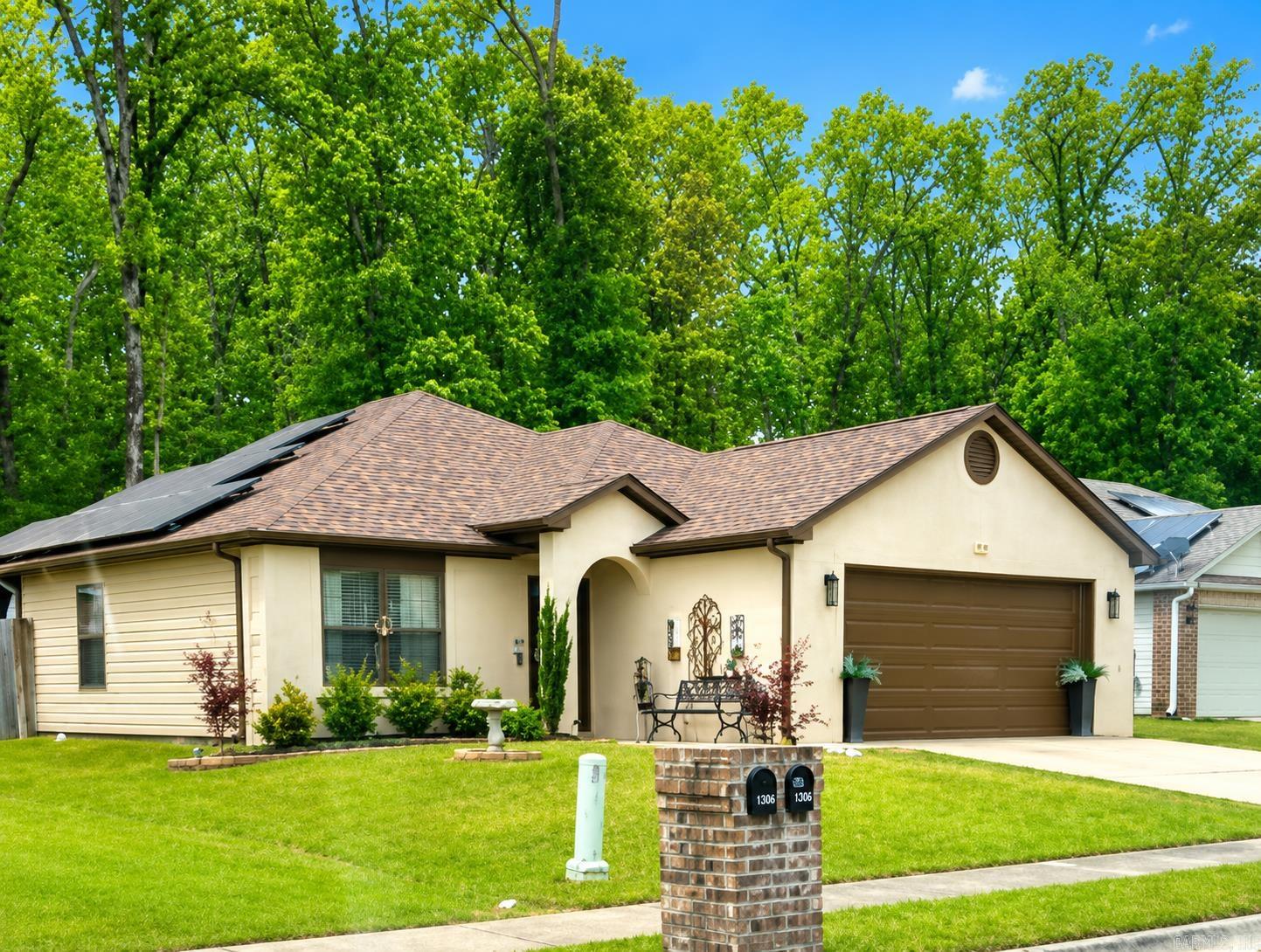 1306 Crossing Loop Property Photo 1