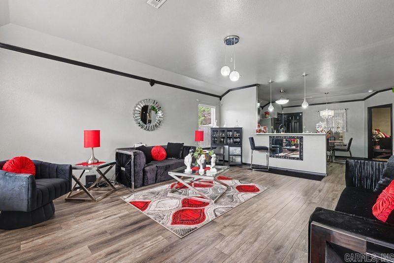 1306 Crossing Loop Property Photo 4