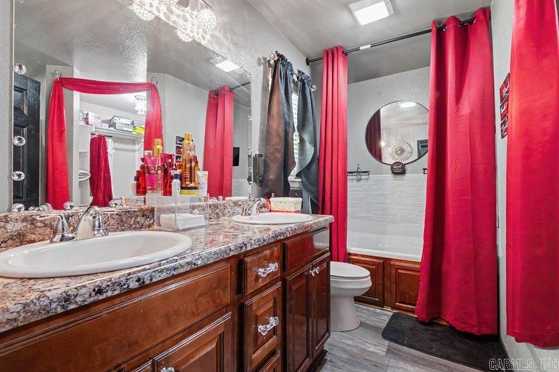 1306 Crossing Loop Property Photo 10