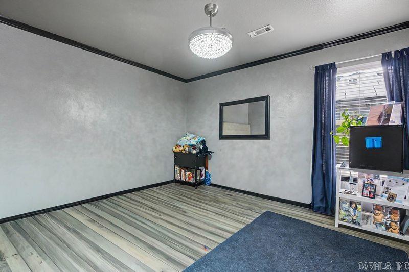 1306 Crossing Loop Property Photo 13