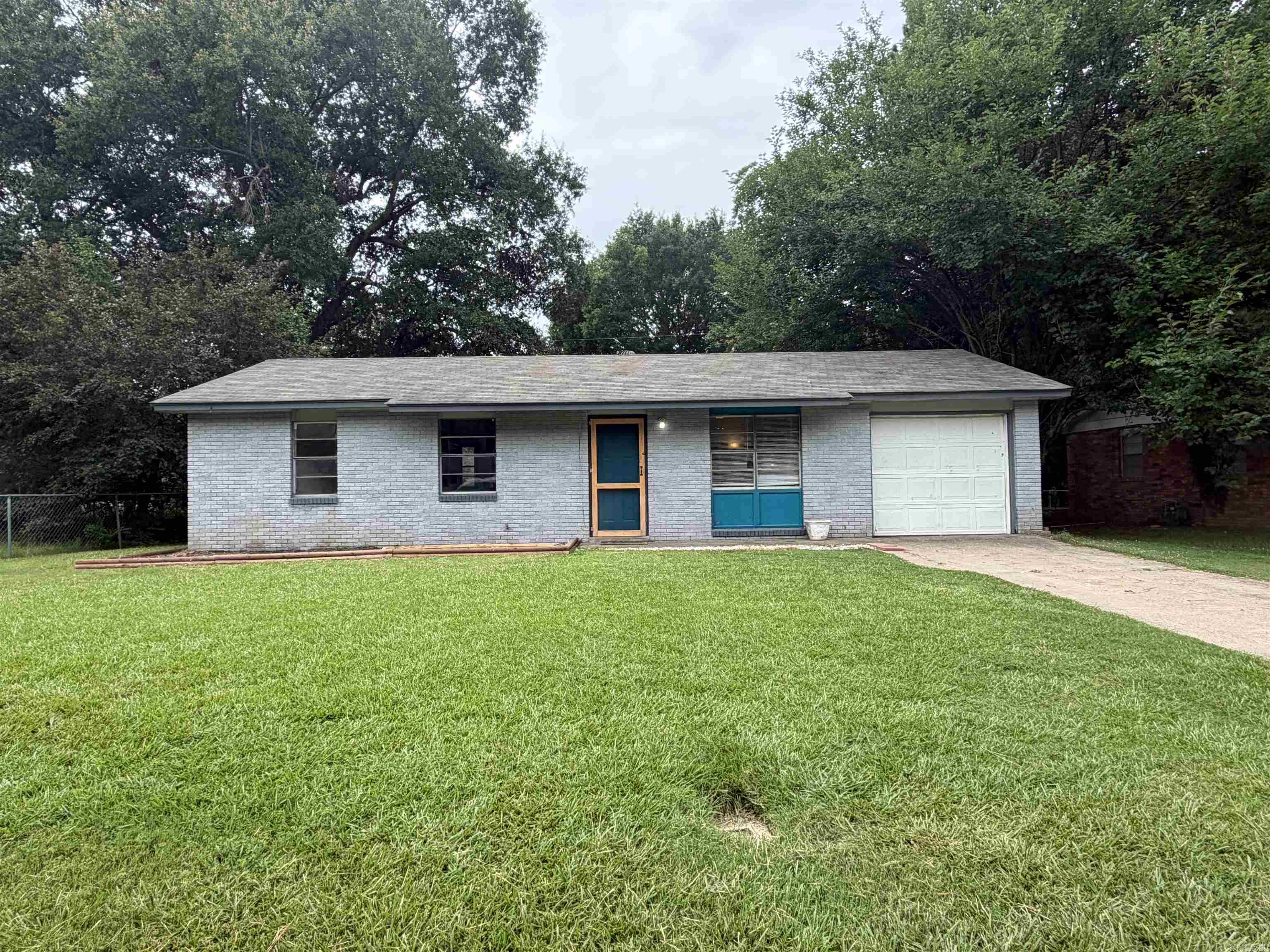 25 Collins Rd Property Photo 1