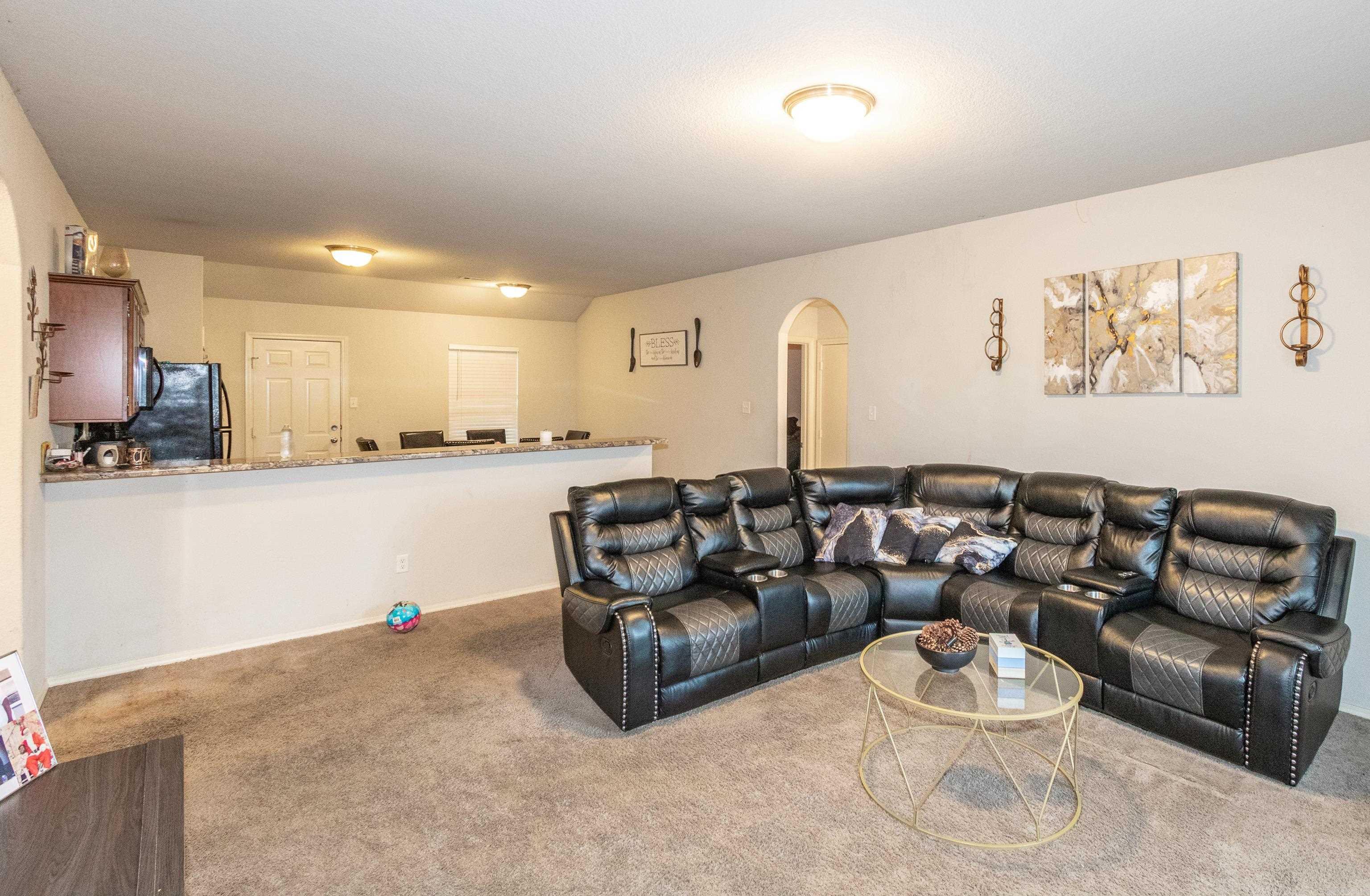 6081 Saddle Hill Drive Property Photo 3