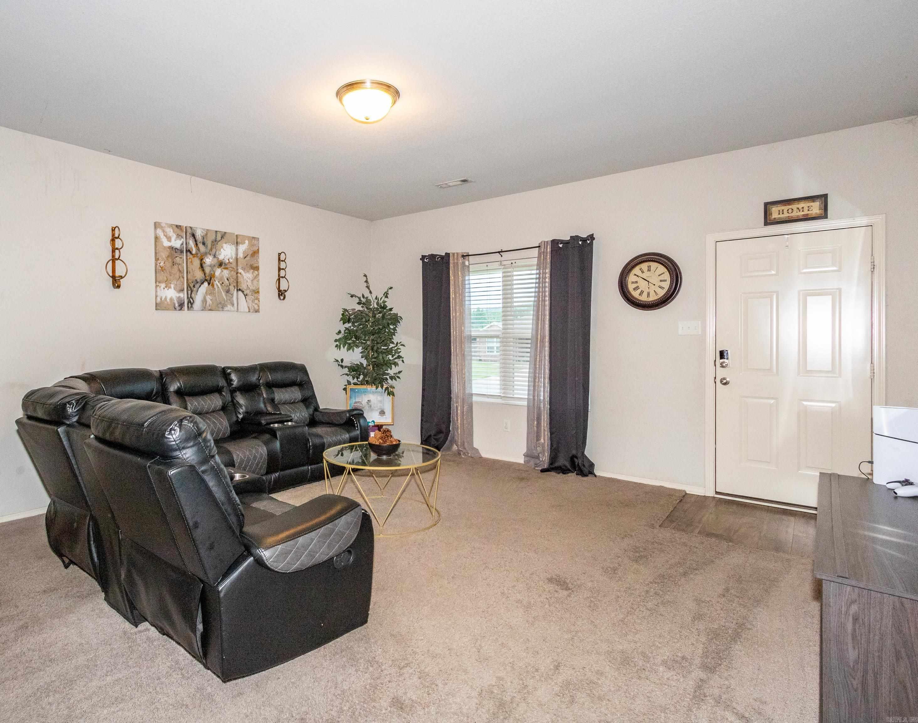 6081 Saddle Hill Drive Property Photo 5