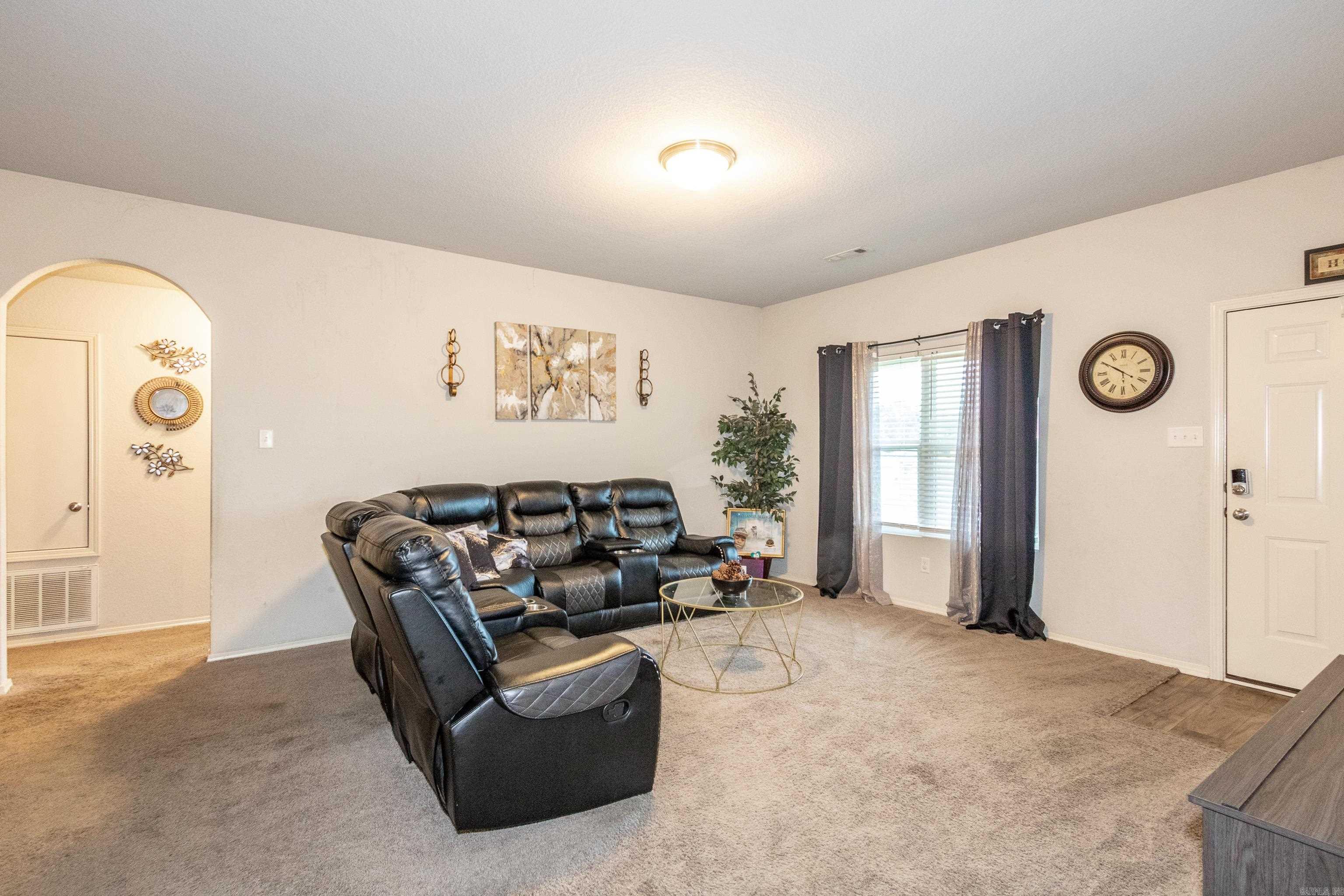 6081 Saddle Hill Drive Property Photo 6