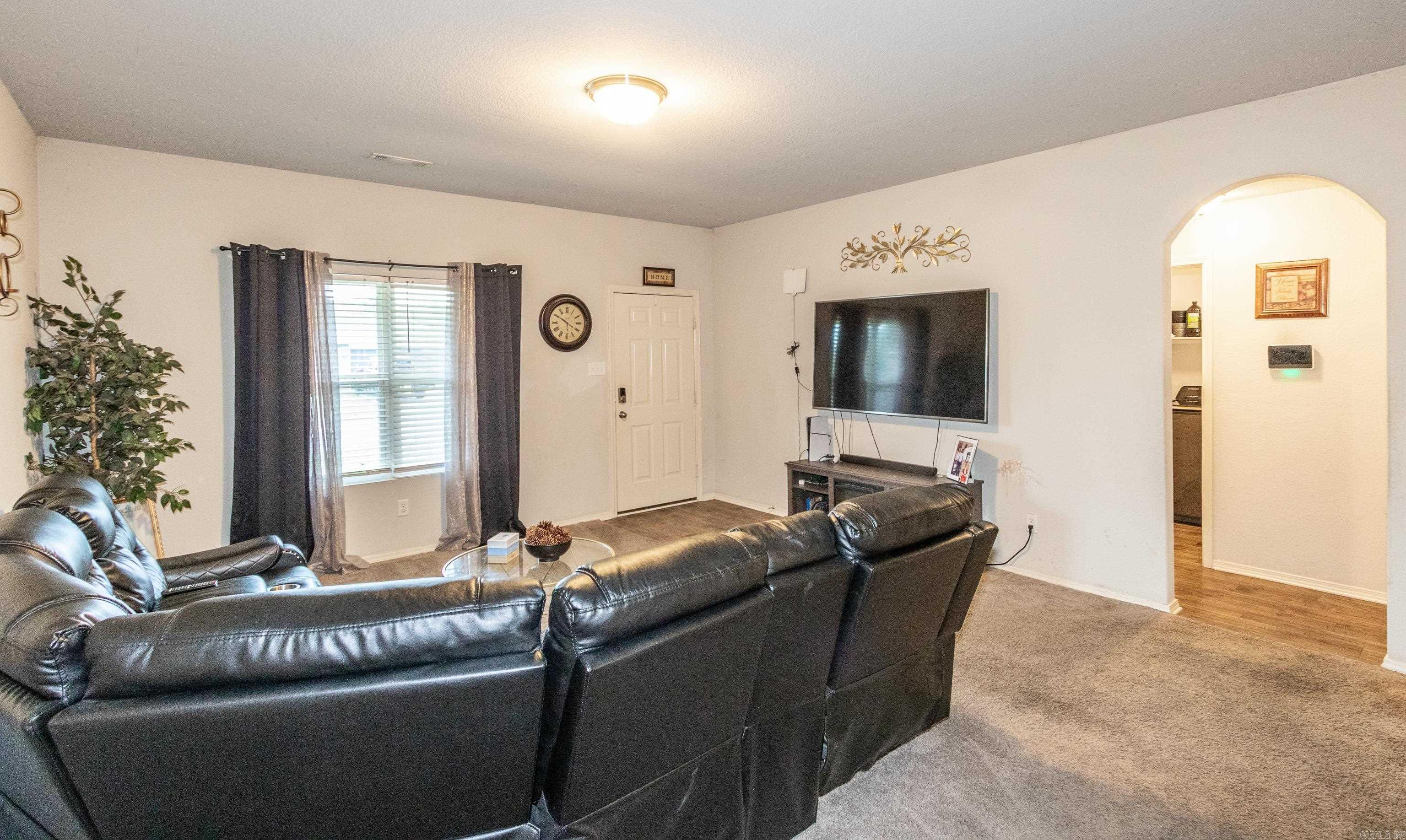 6081 Saddle Hill Drive Property Photo 8
