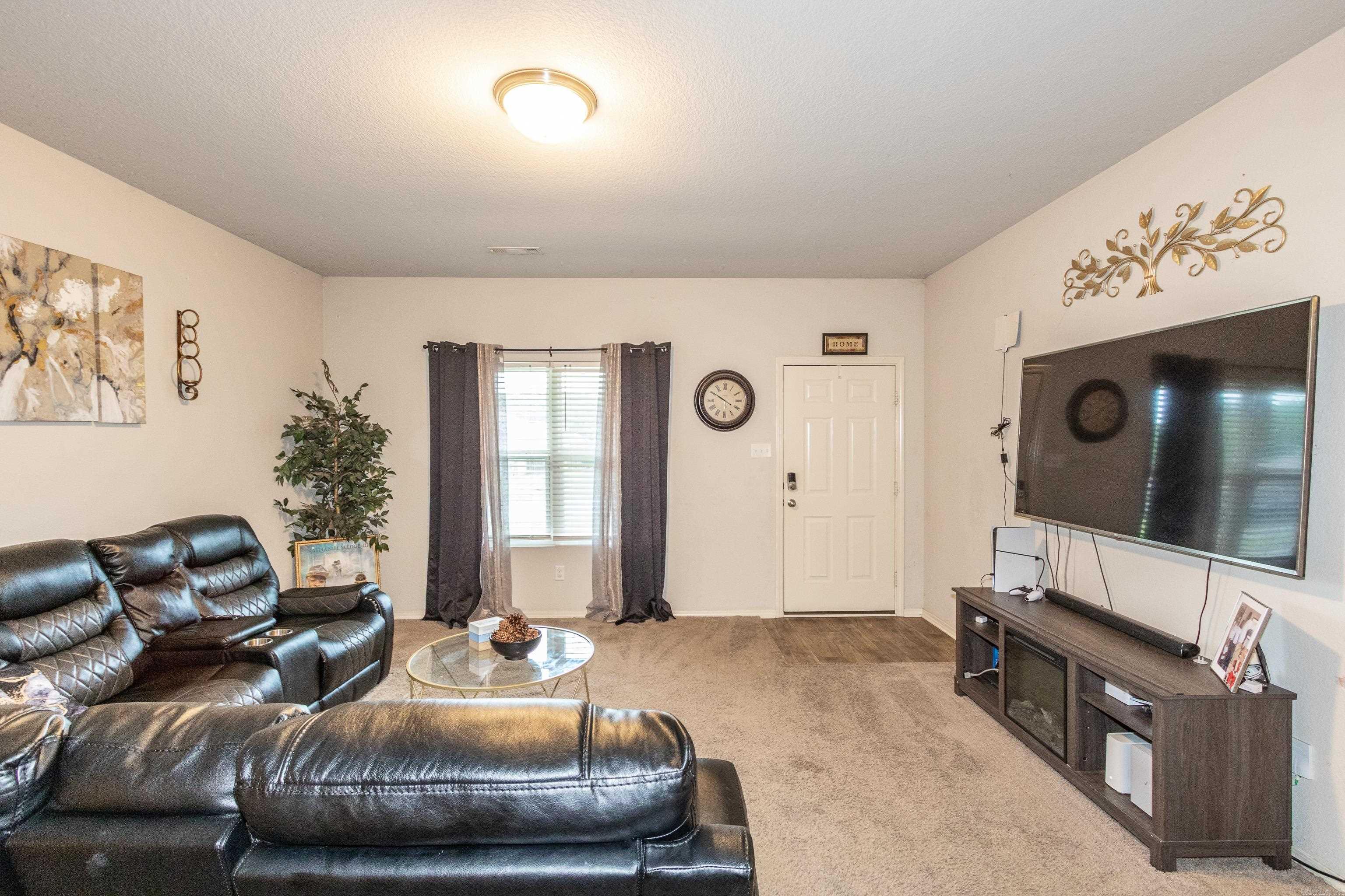 6081 Saddle Hill Drive Property Photo 9