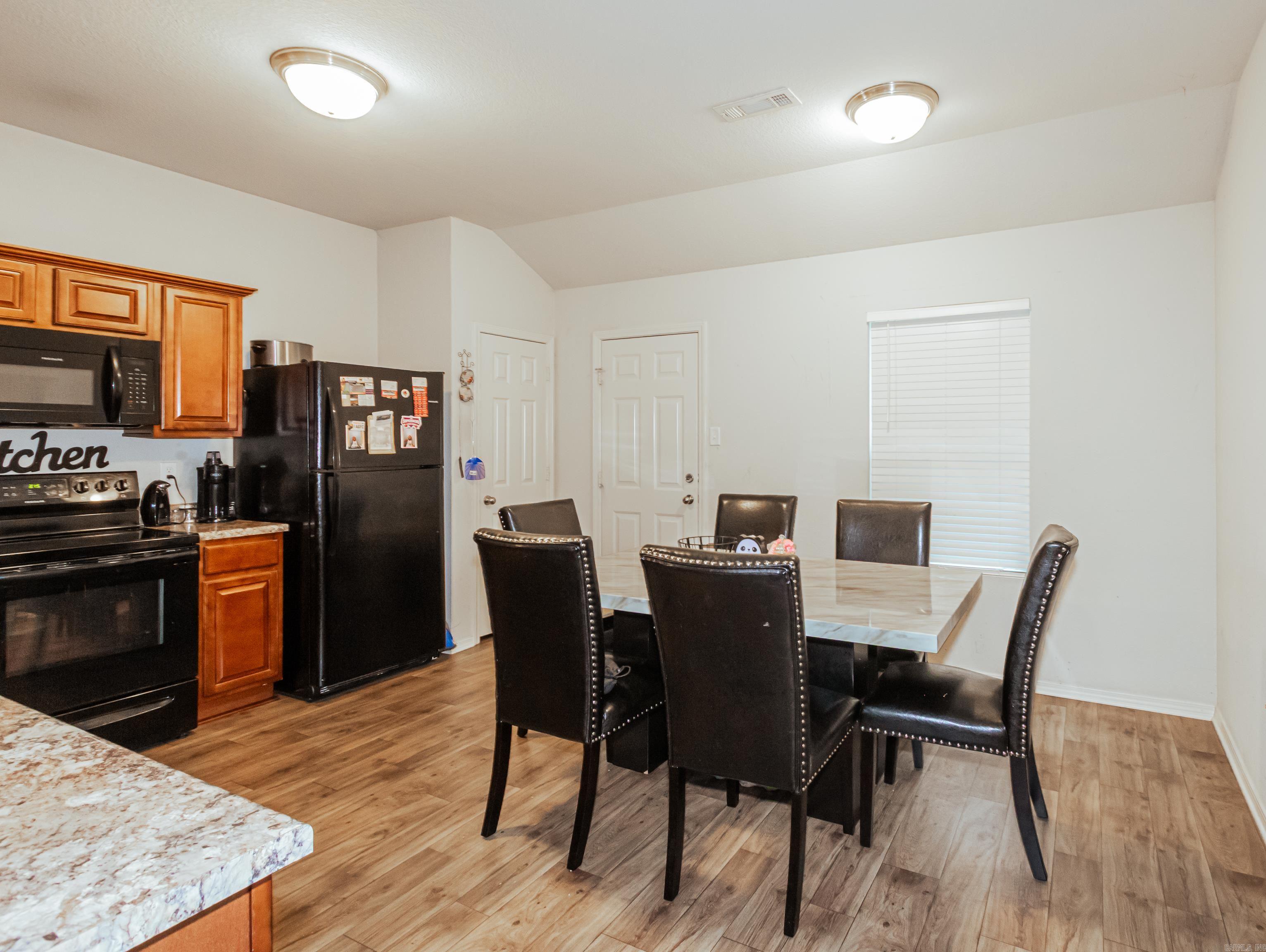 6081 Saddle Hill Drive Property Photo 10