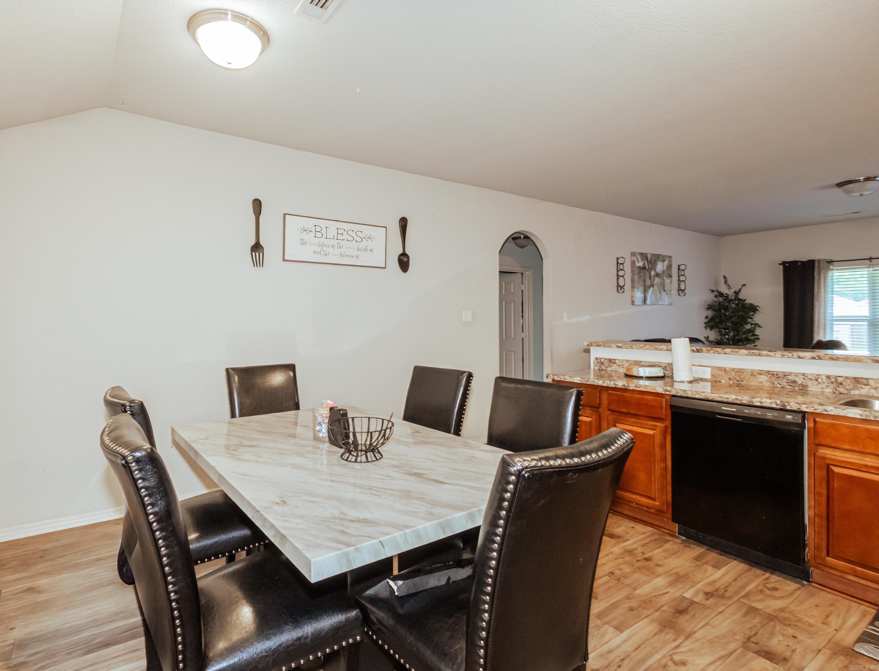 6081 Saddle Hill Drive Property Photo 12