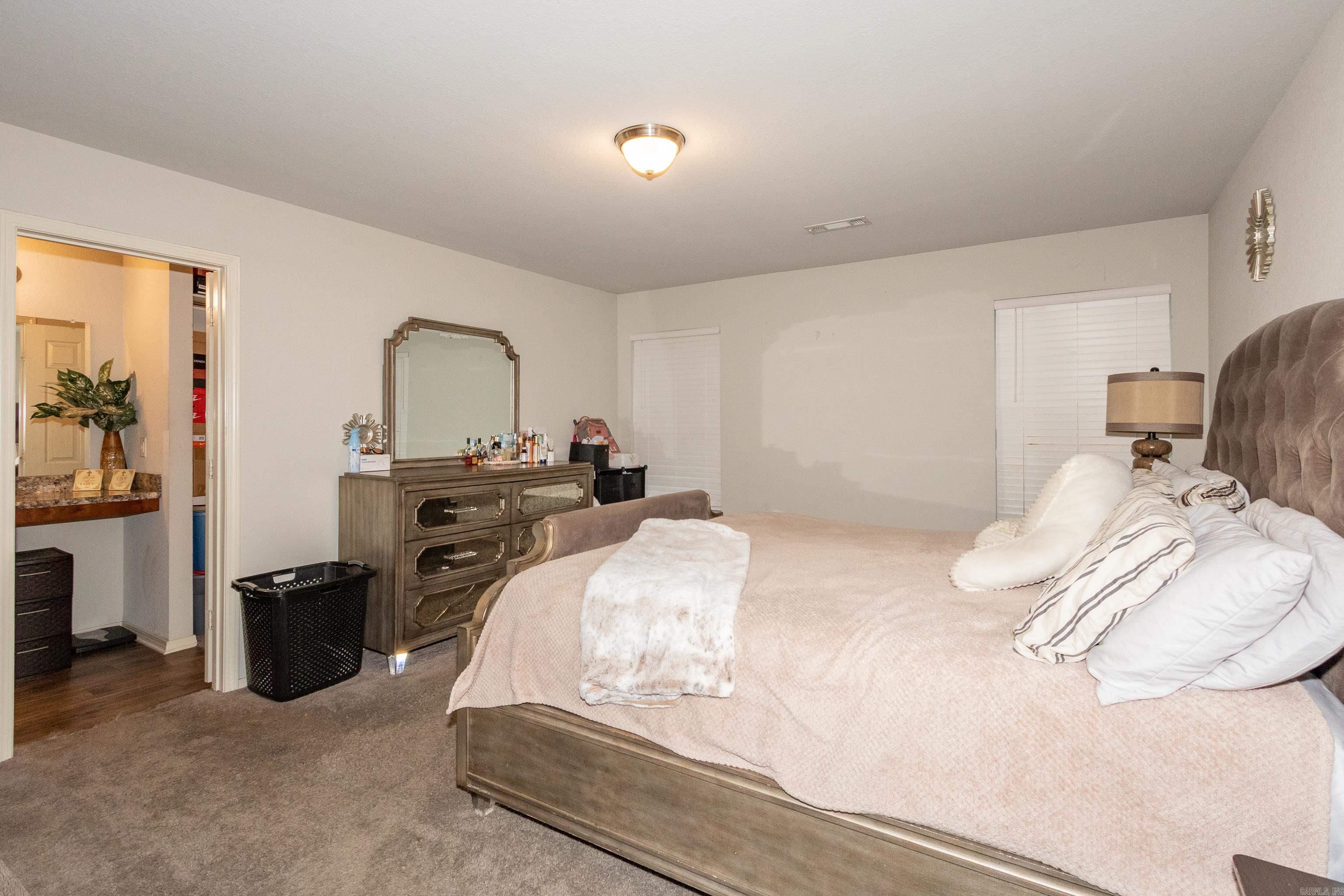 6081 Saddle Hill Drive Property Photo 15