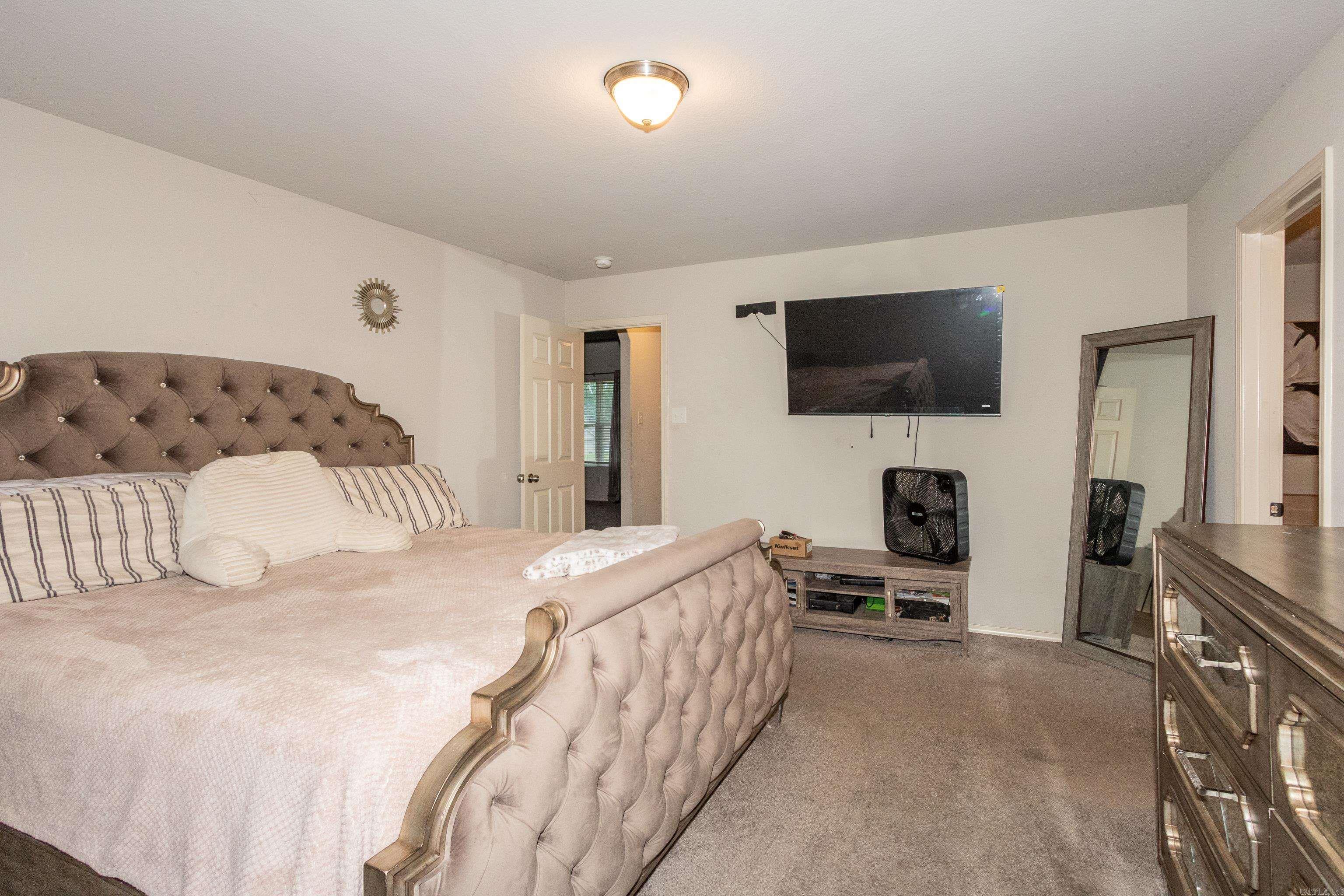 6081 Saddle Hill Drive Property Photo 18