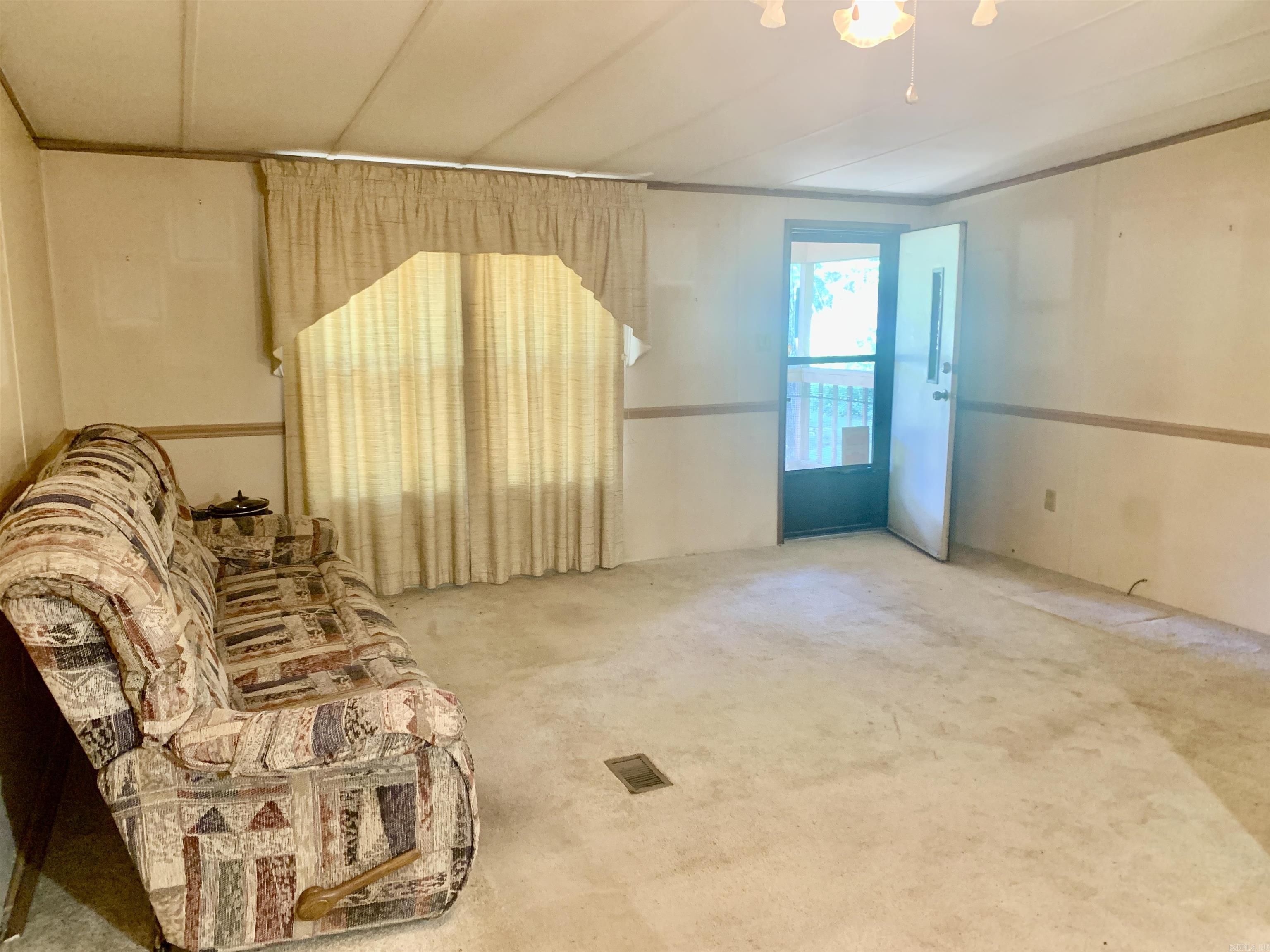 1912 Jennings Road Property Photo 6