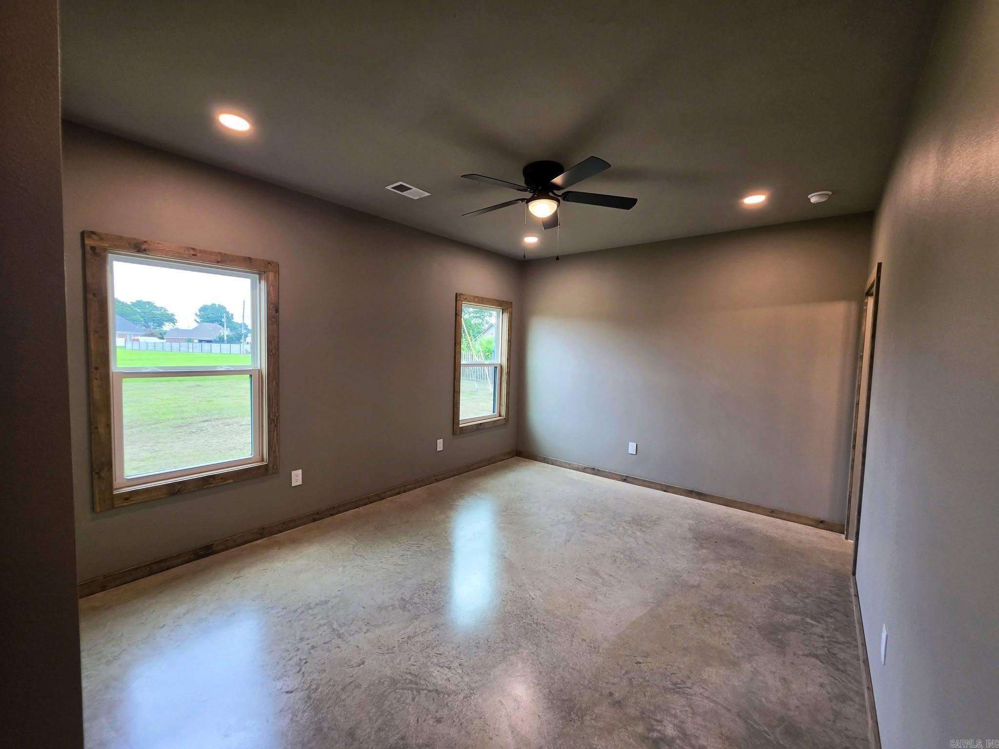 410 Olivia Dr Property Photo 15
