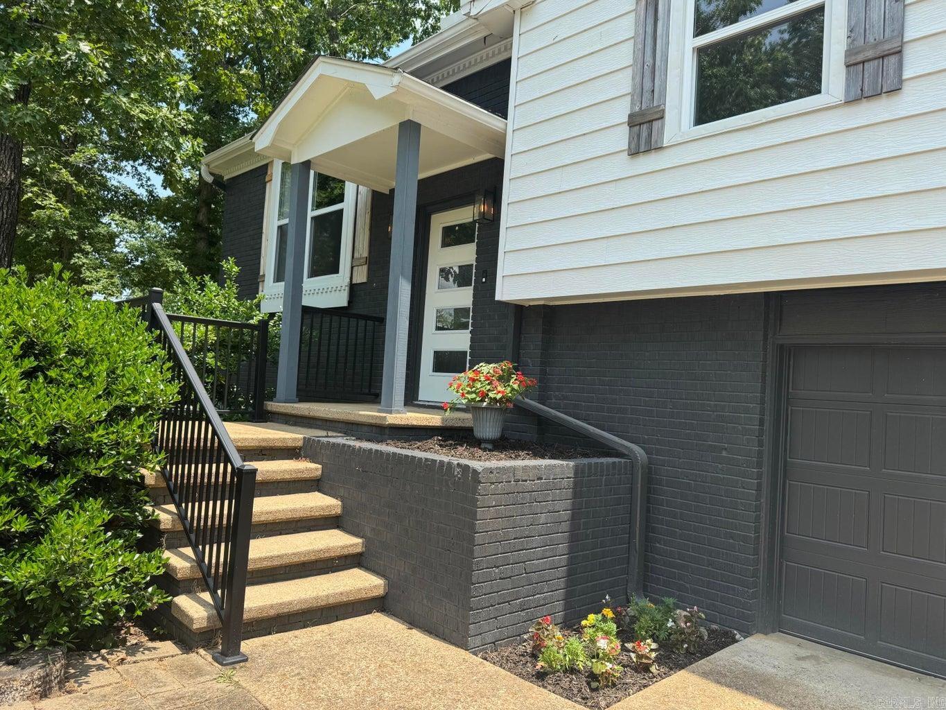 24 Wyandotte Drive Property Photo 2