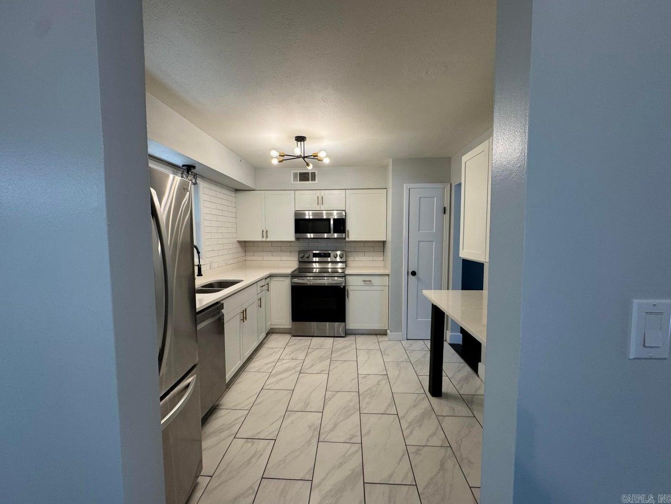 24 Wyandotte Drive Property Photo 13