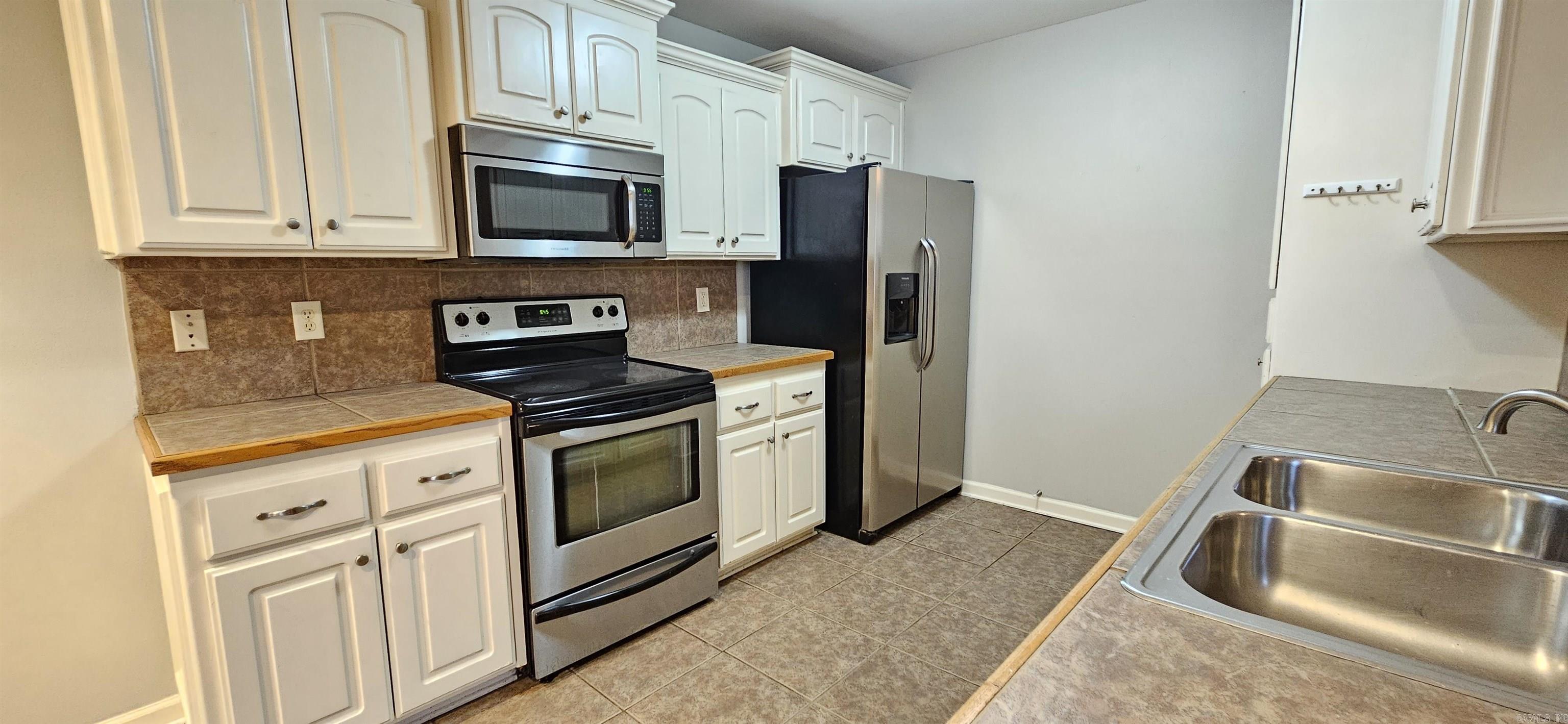 142 Weathering Drive Property Photo 6