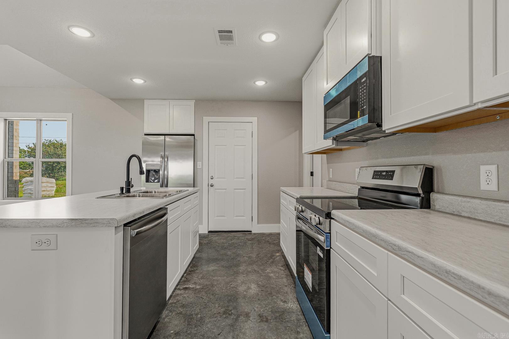 1011 Sixth Property Photo 5