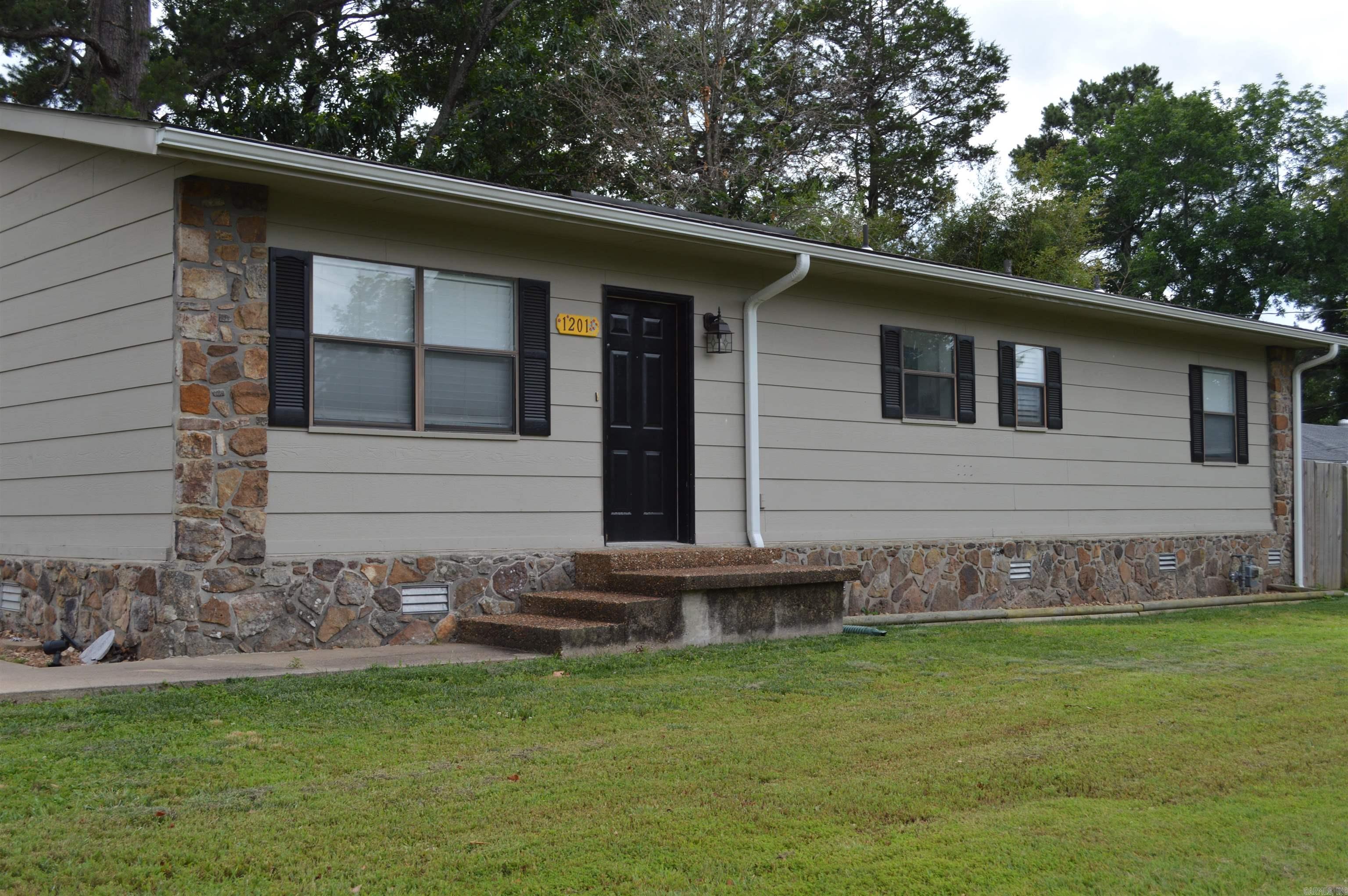 1201 W Front Street Property Photo 1
