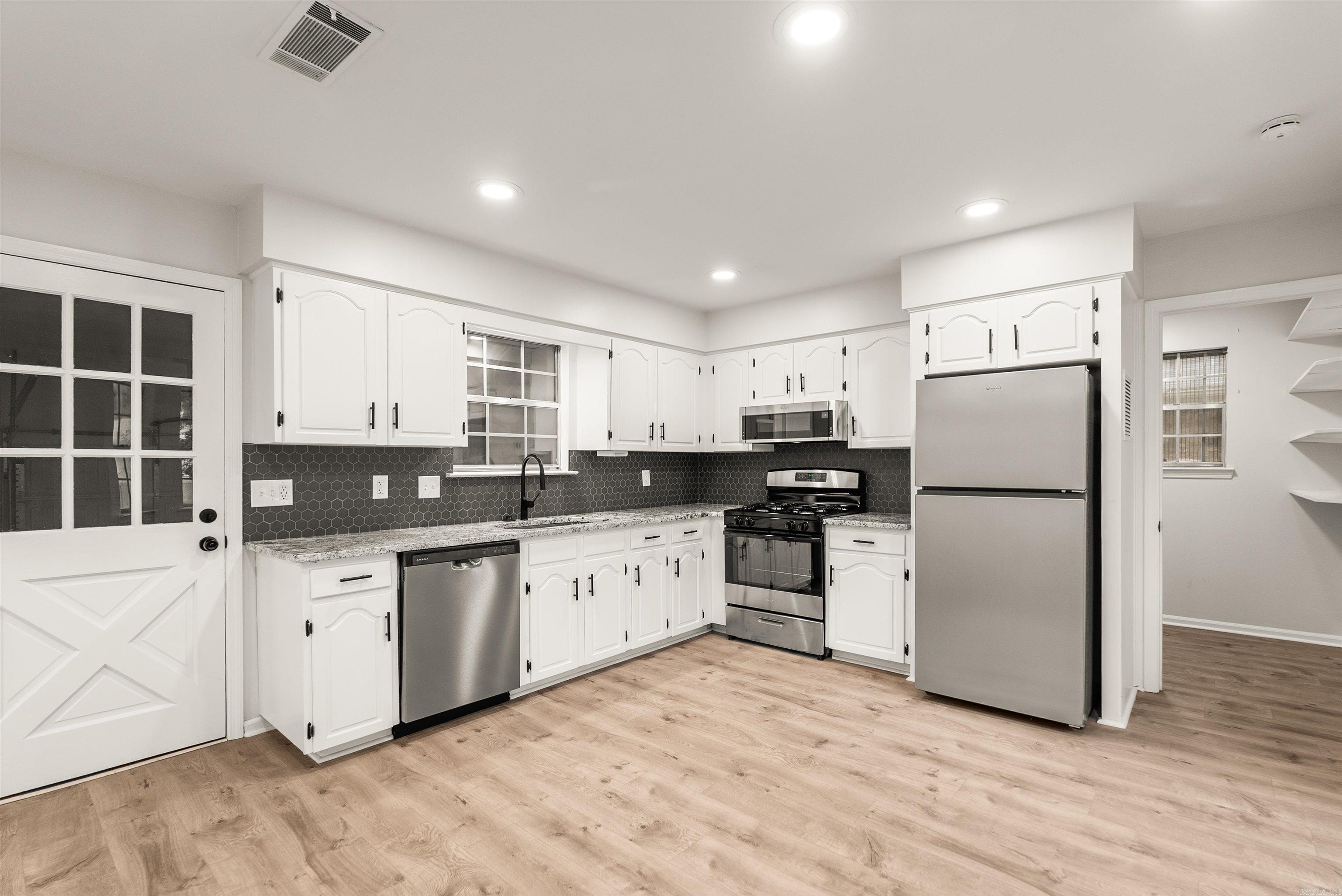 7618 Choctaw Road Property Photo 6