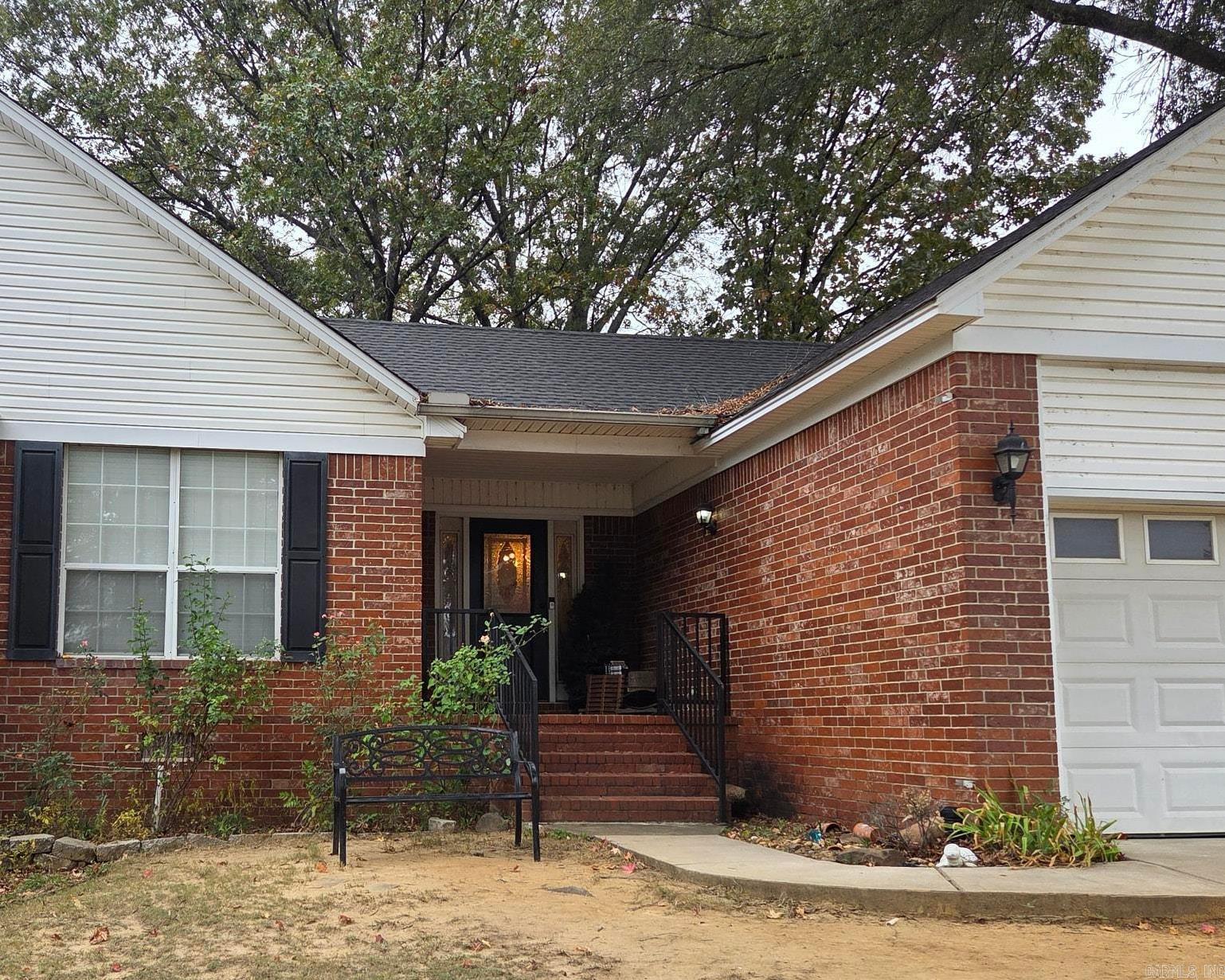 605 Live Oak Drive Property Photo 2