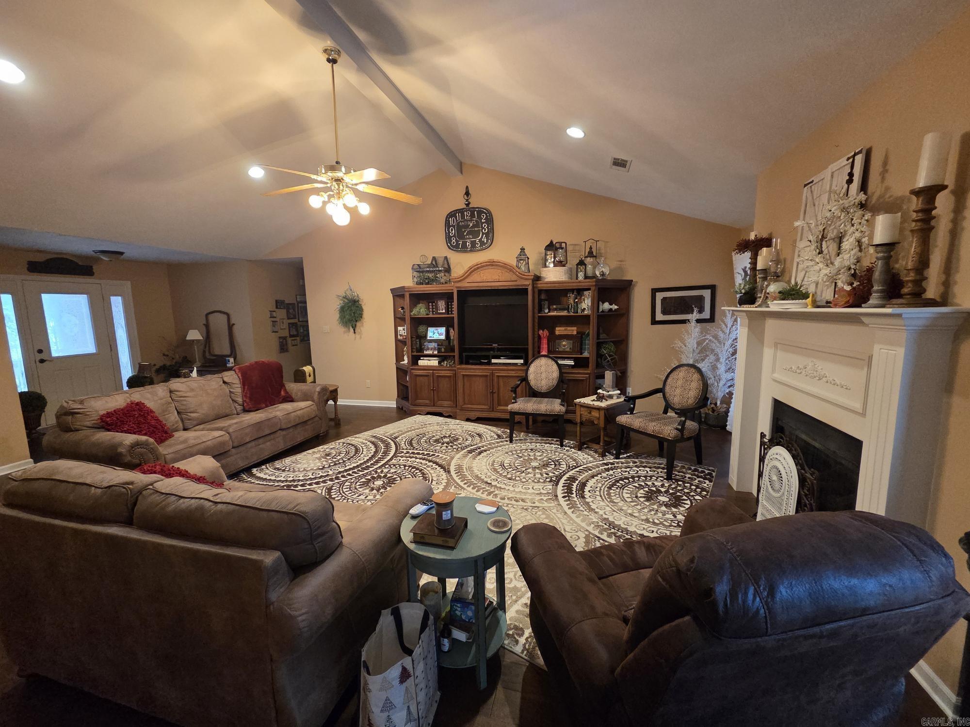 605 Live Oak Drive Property Photo 6
