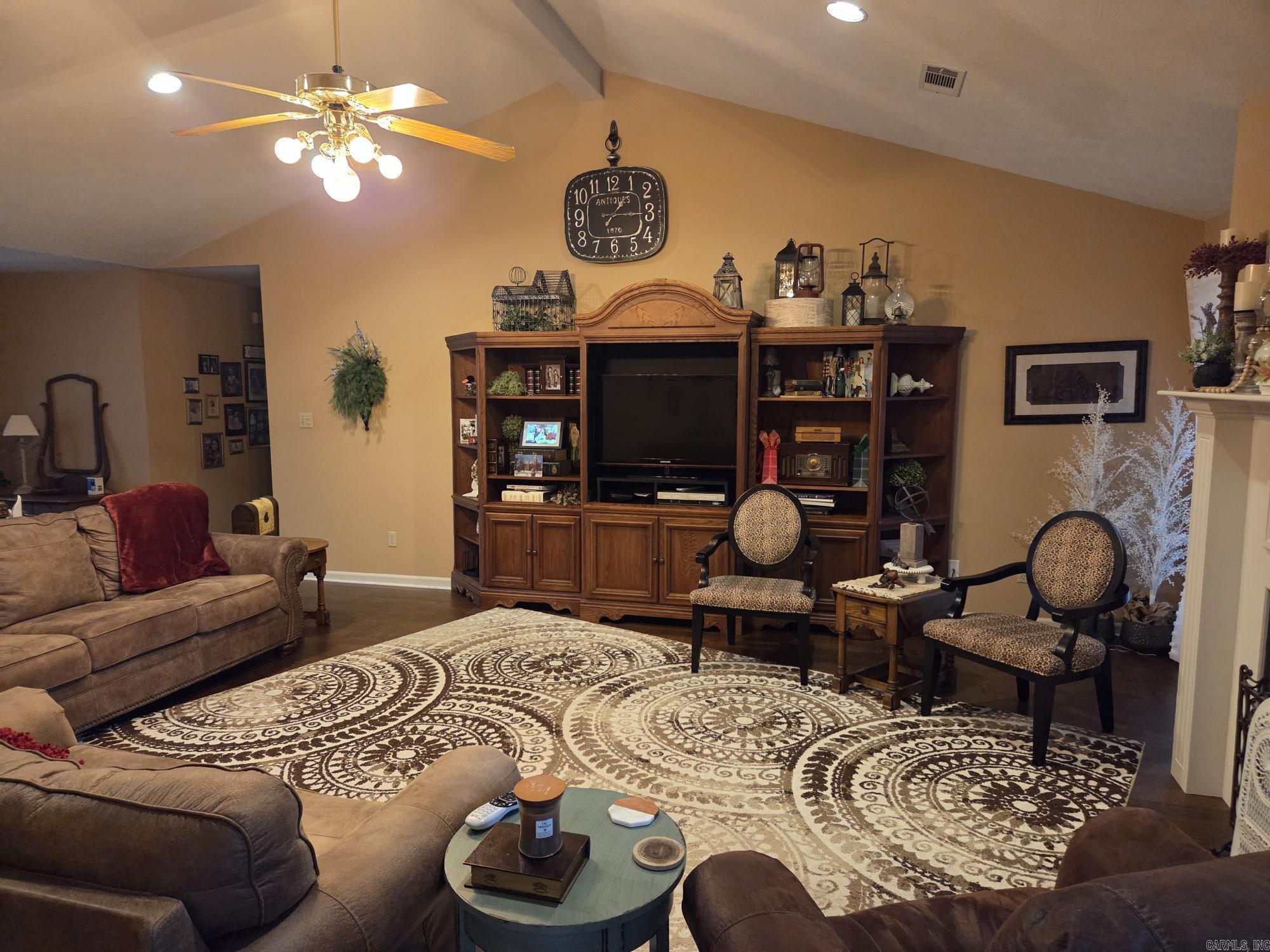 605 Live Oak Drive Property Photo 7