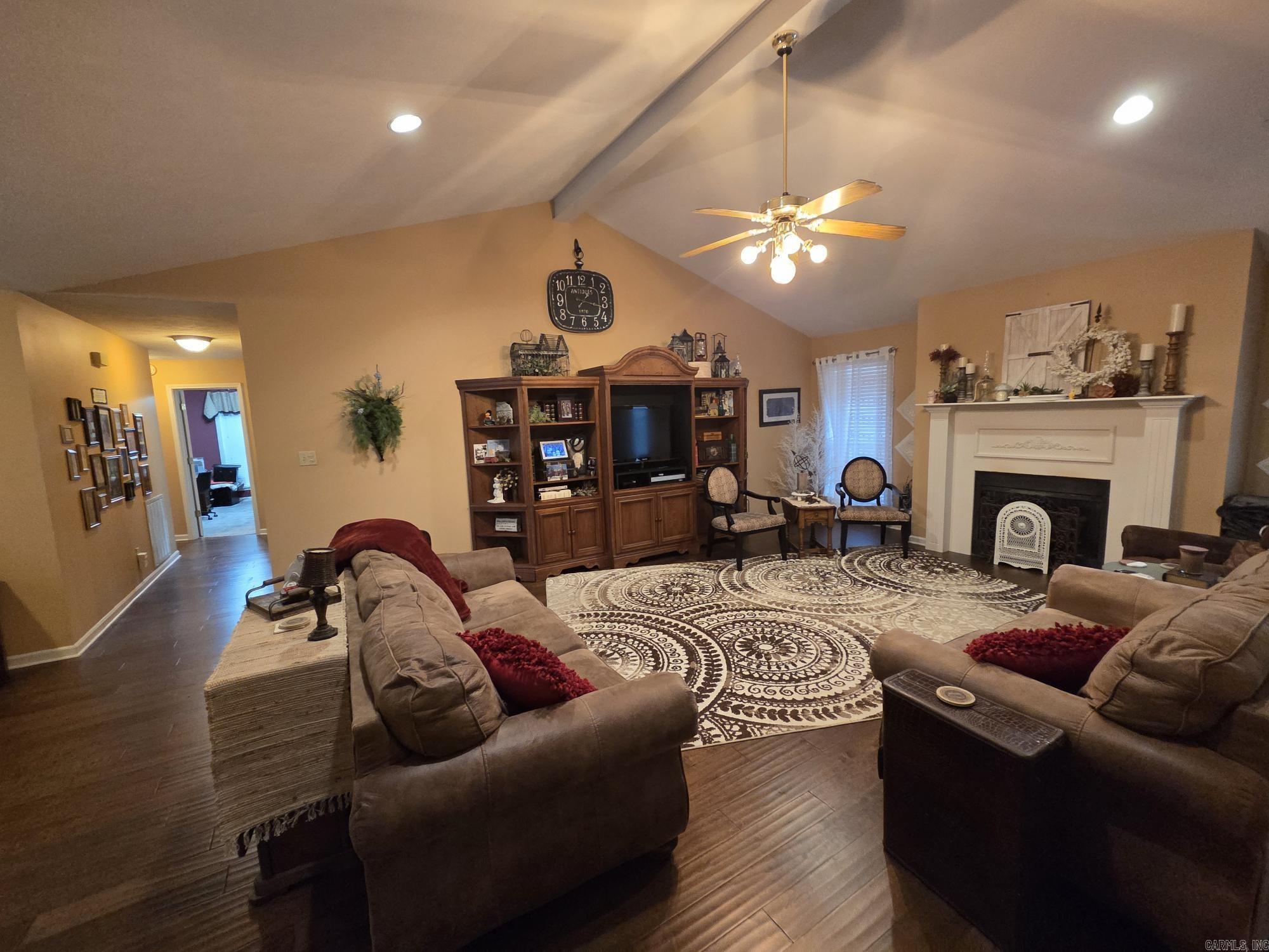 605 Live Oak Drive Property Photo 11