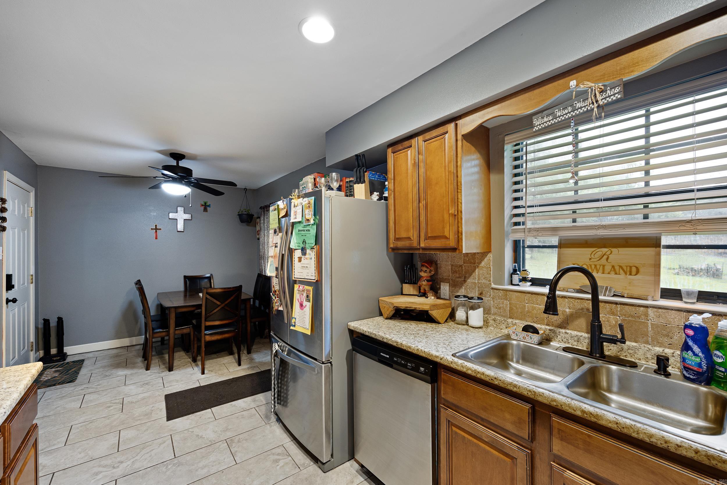 2901 N Greenwich Avenue Property Photo 2