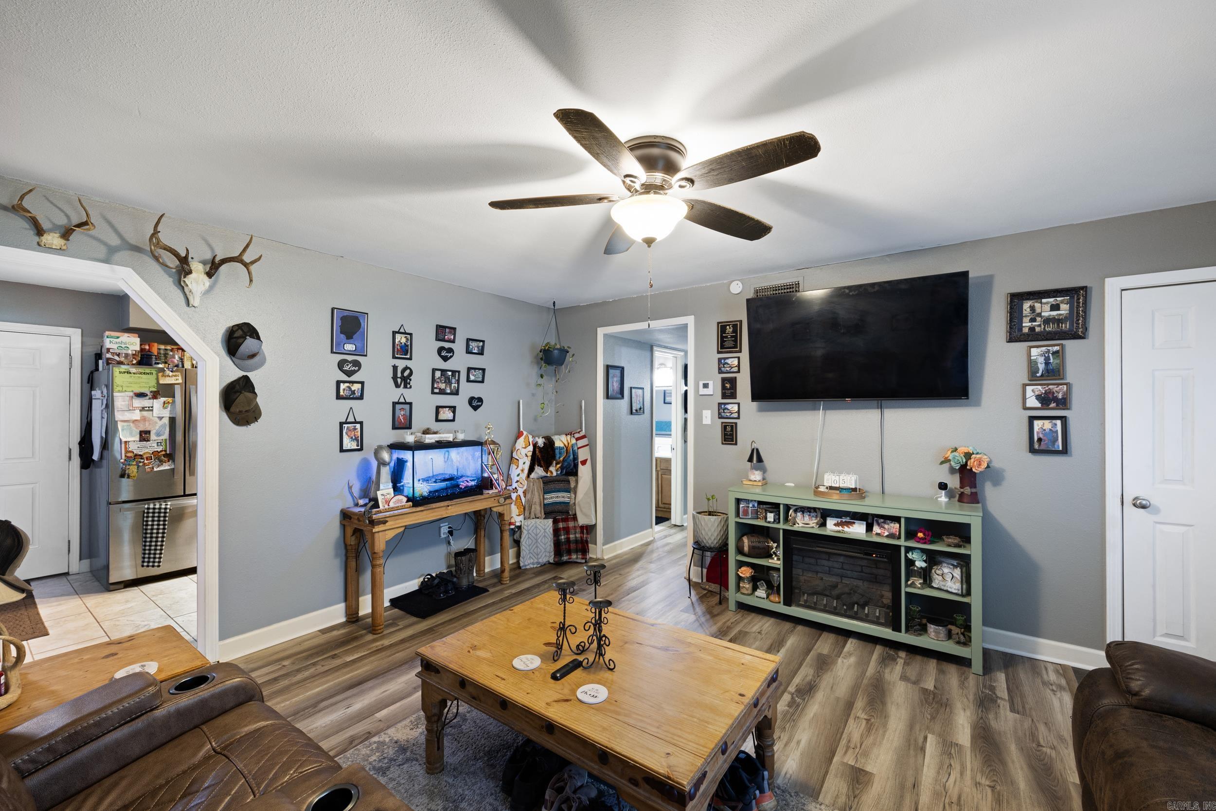 2901 N Greenwich Avenue Property Photo 3