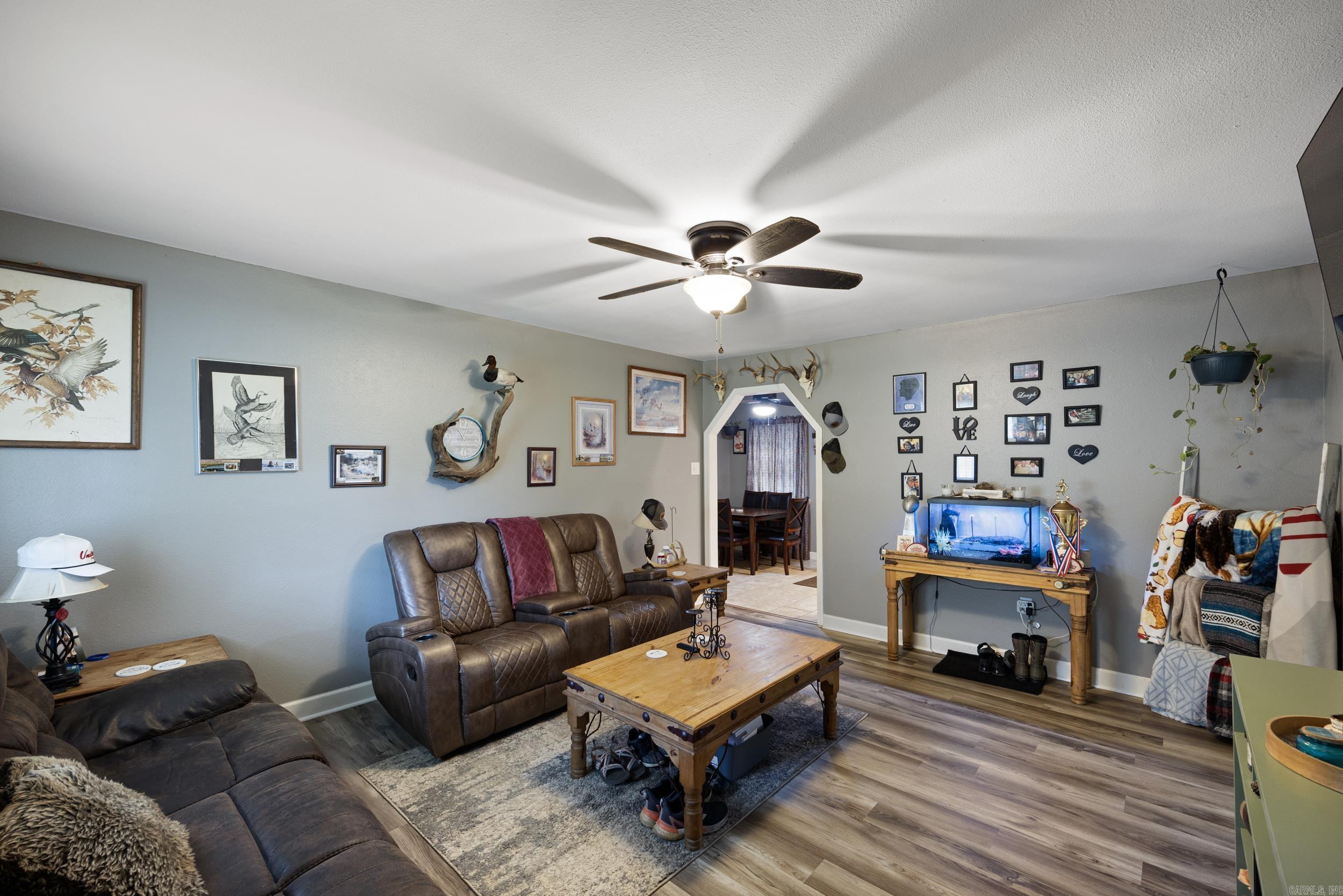 2901 N Greenwich Avenue Property Photo 4