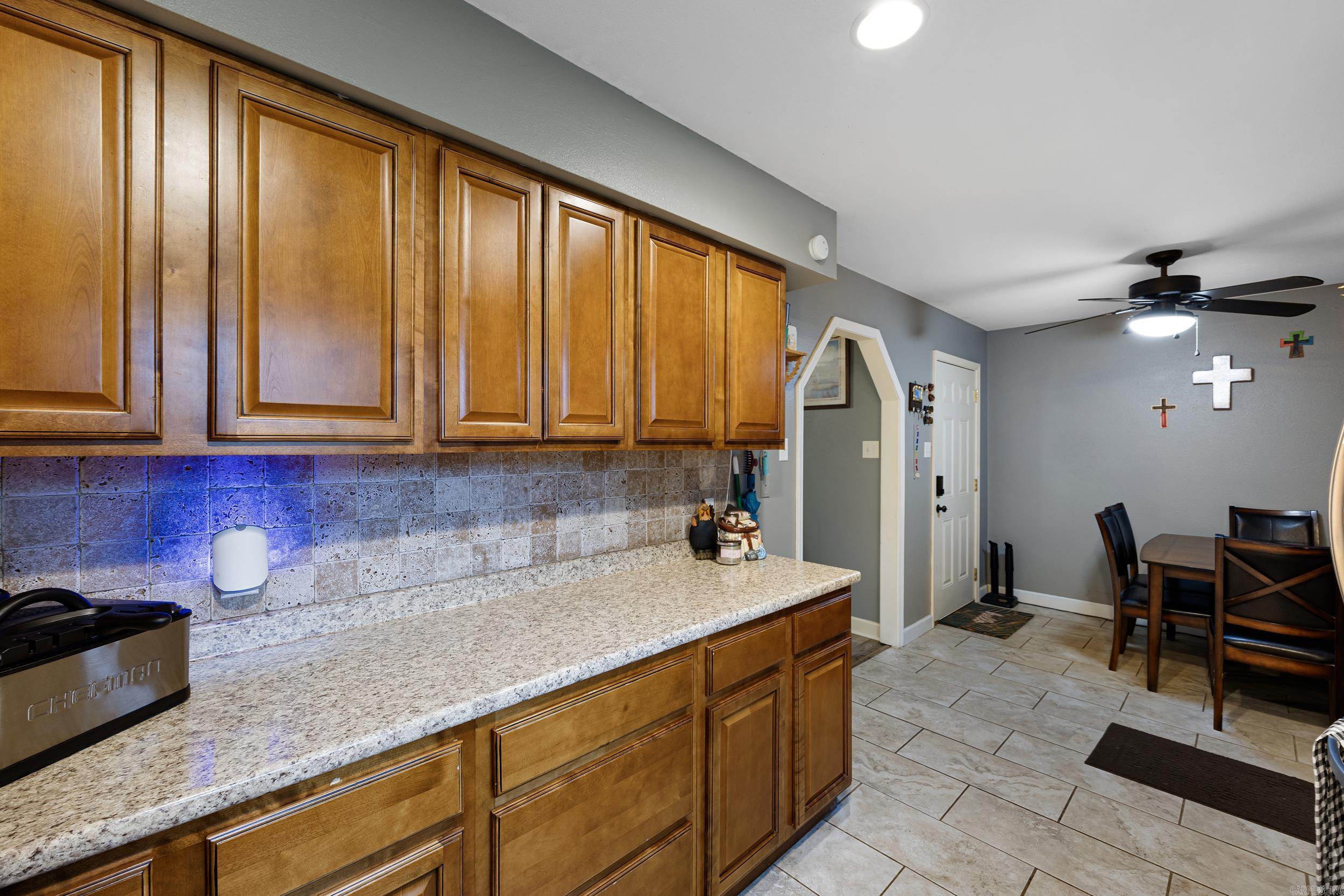 2901 N Greenwich Avenue Property Photo 5
