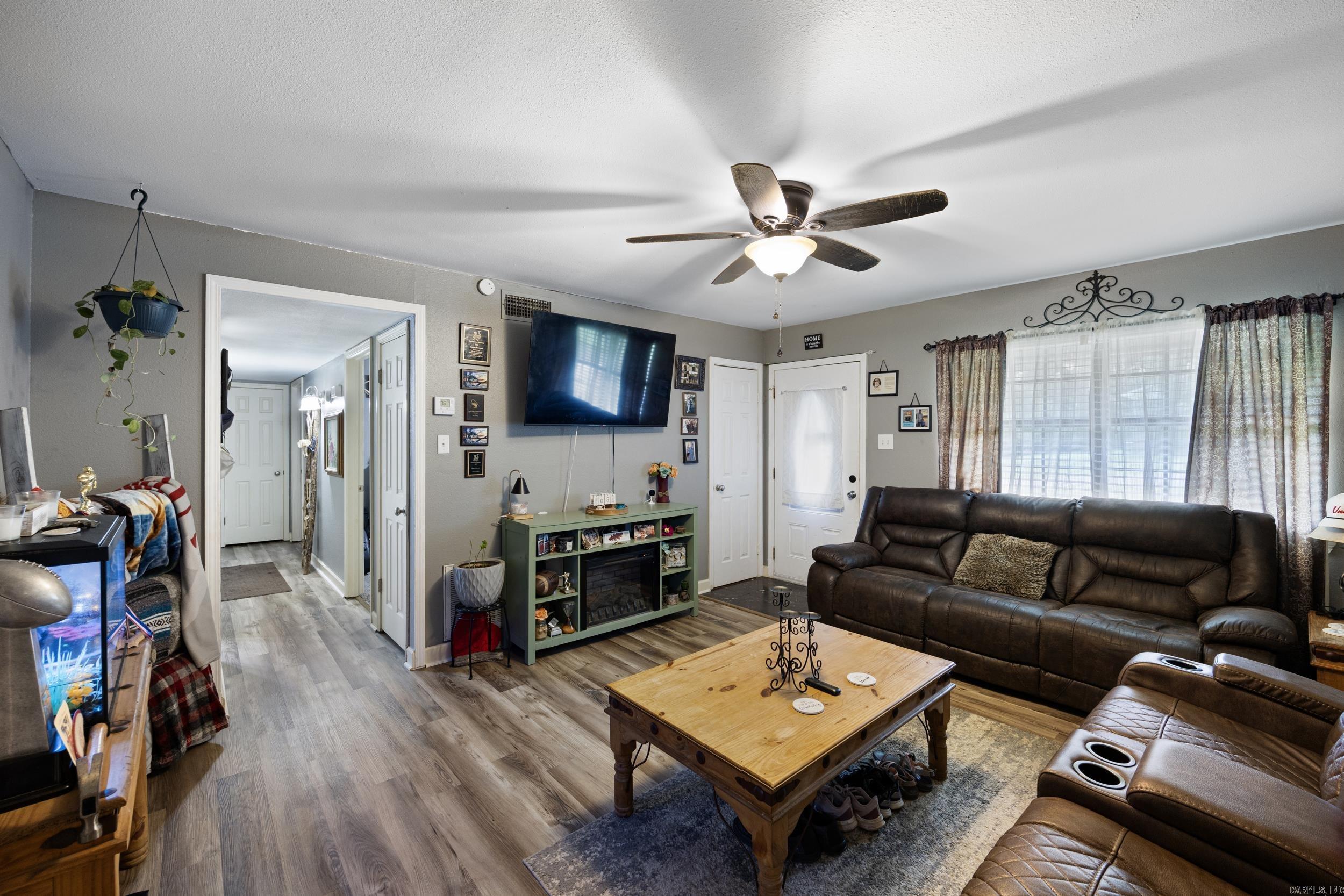 2901 N Greenwich Avenue Property Photo 7