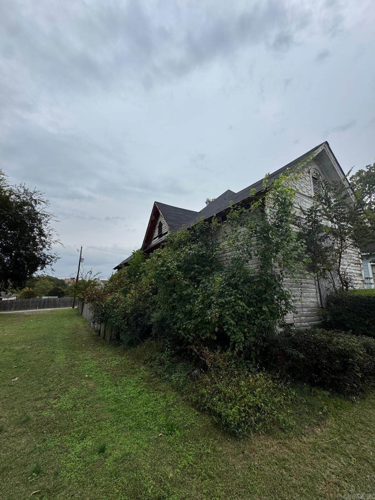 1515 Booker Street Property Photo 4