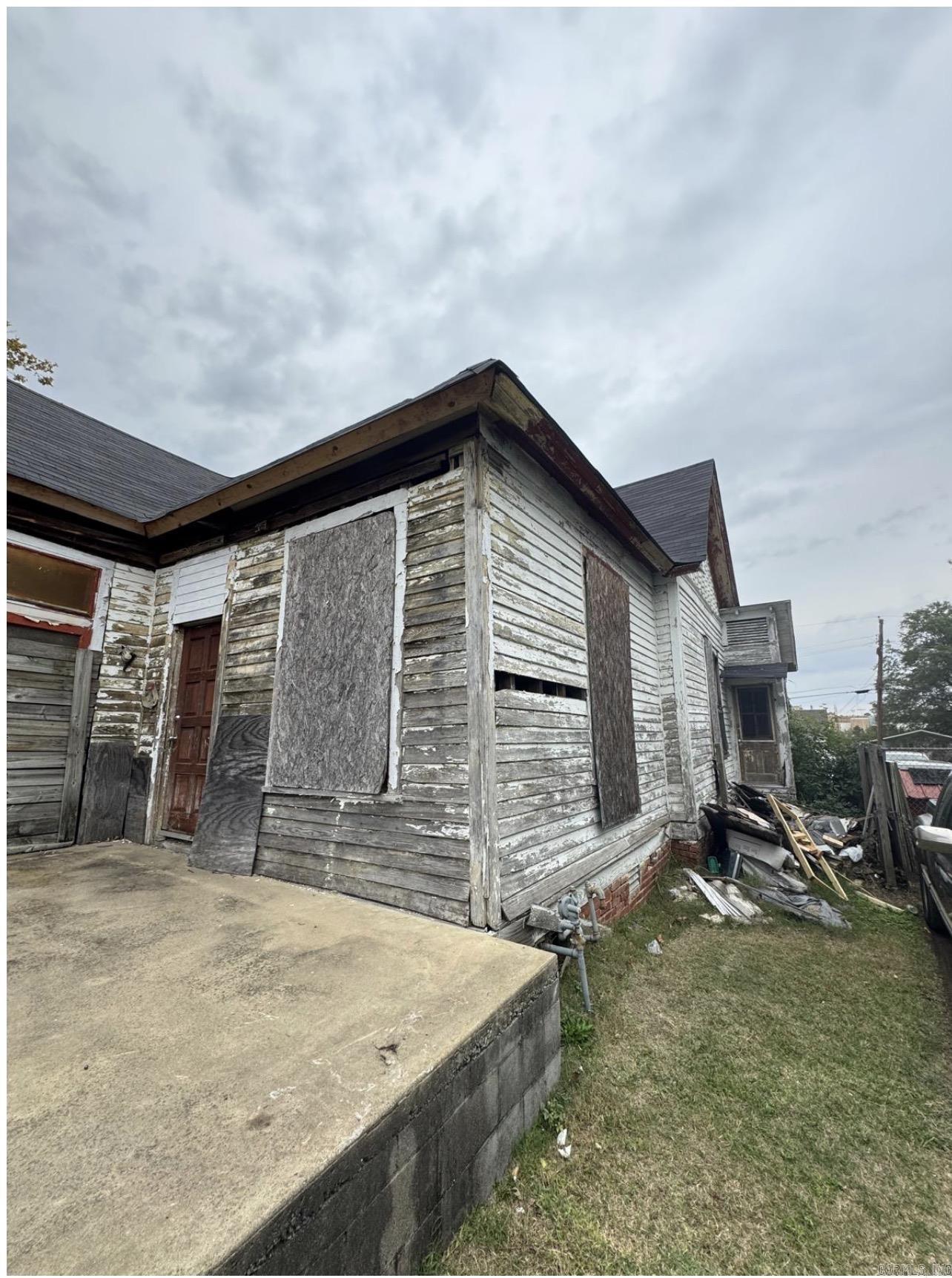 1515 Booker Street Property Photo 5