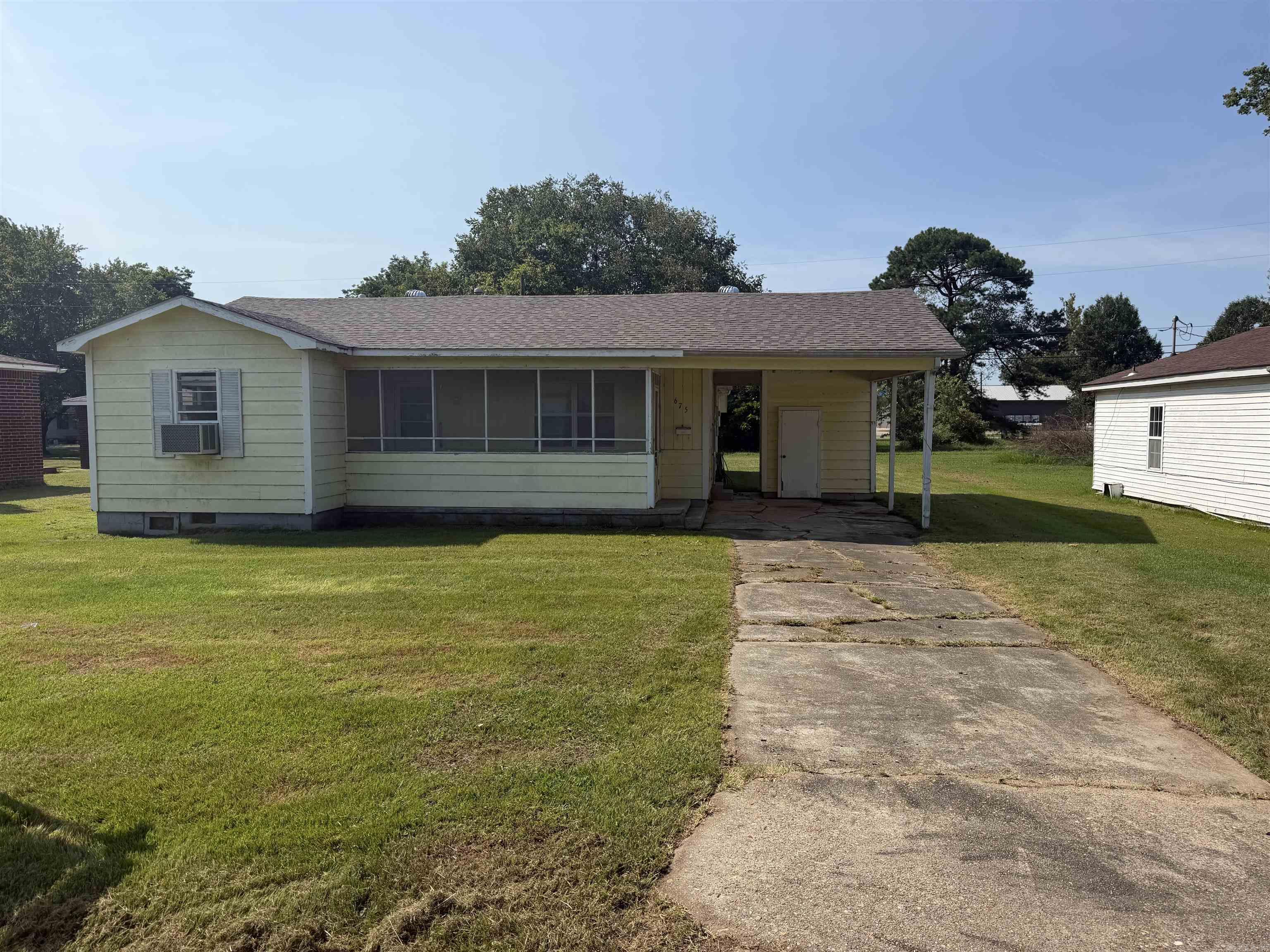 675 E Jackson Street Property Photo 1