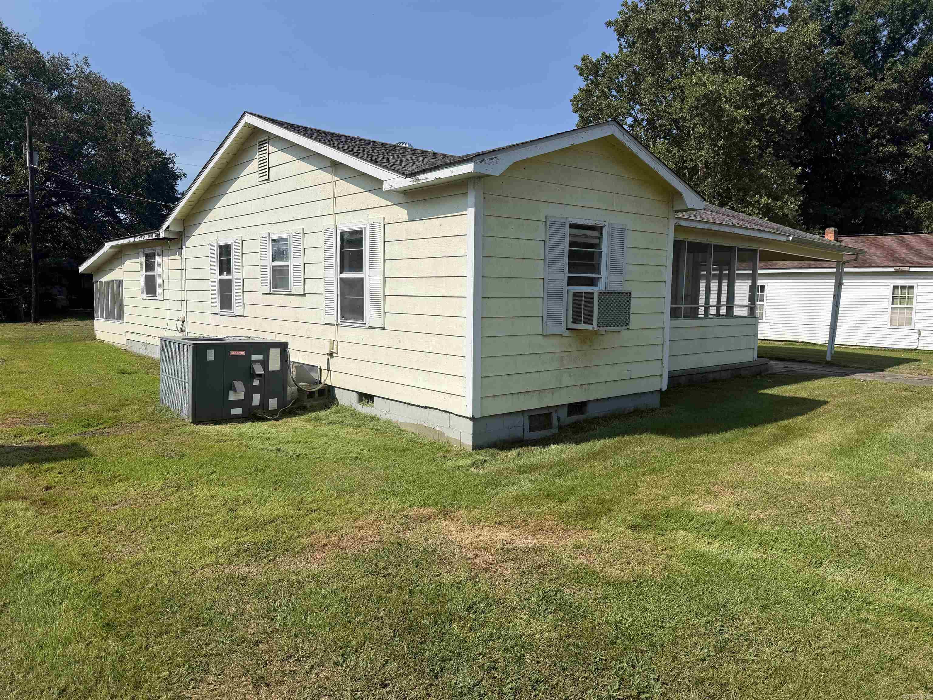 675 E Jackson Street Property Photo 3