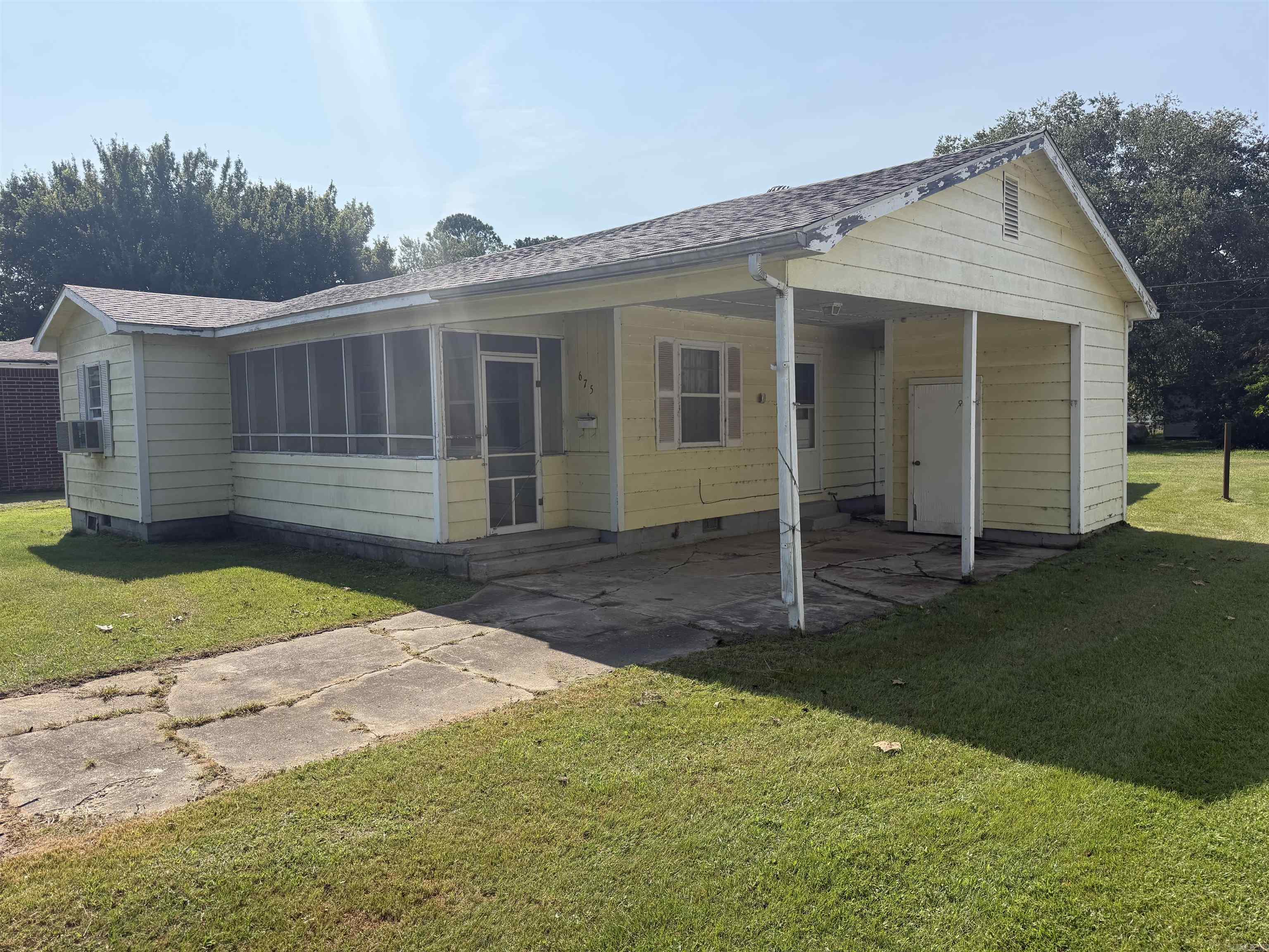675 E Jackson Street Property Photo 4