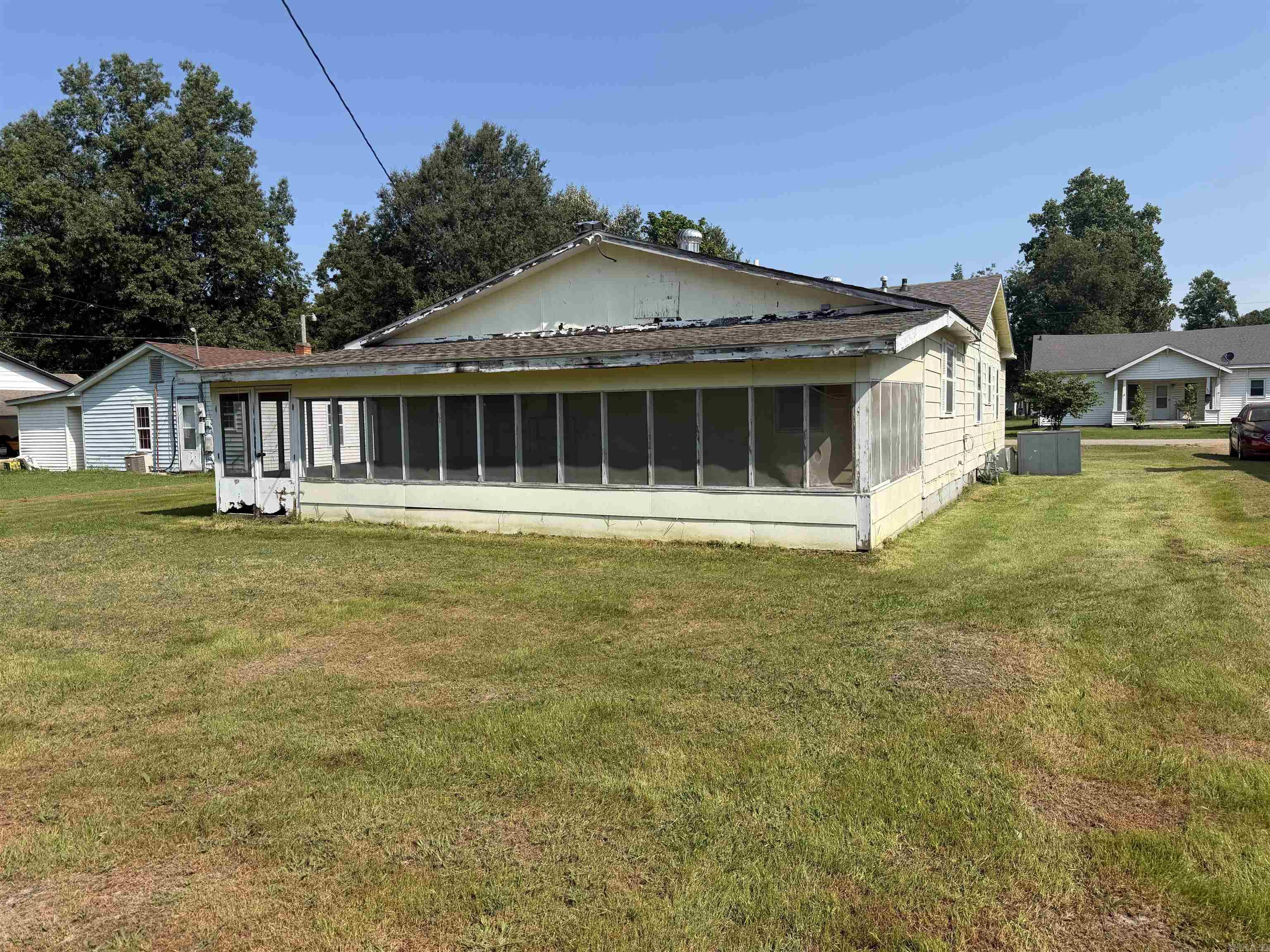 675 E Jackson Street Property Photo 7