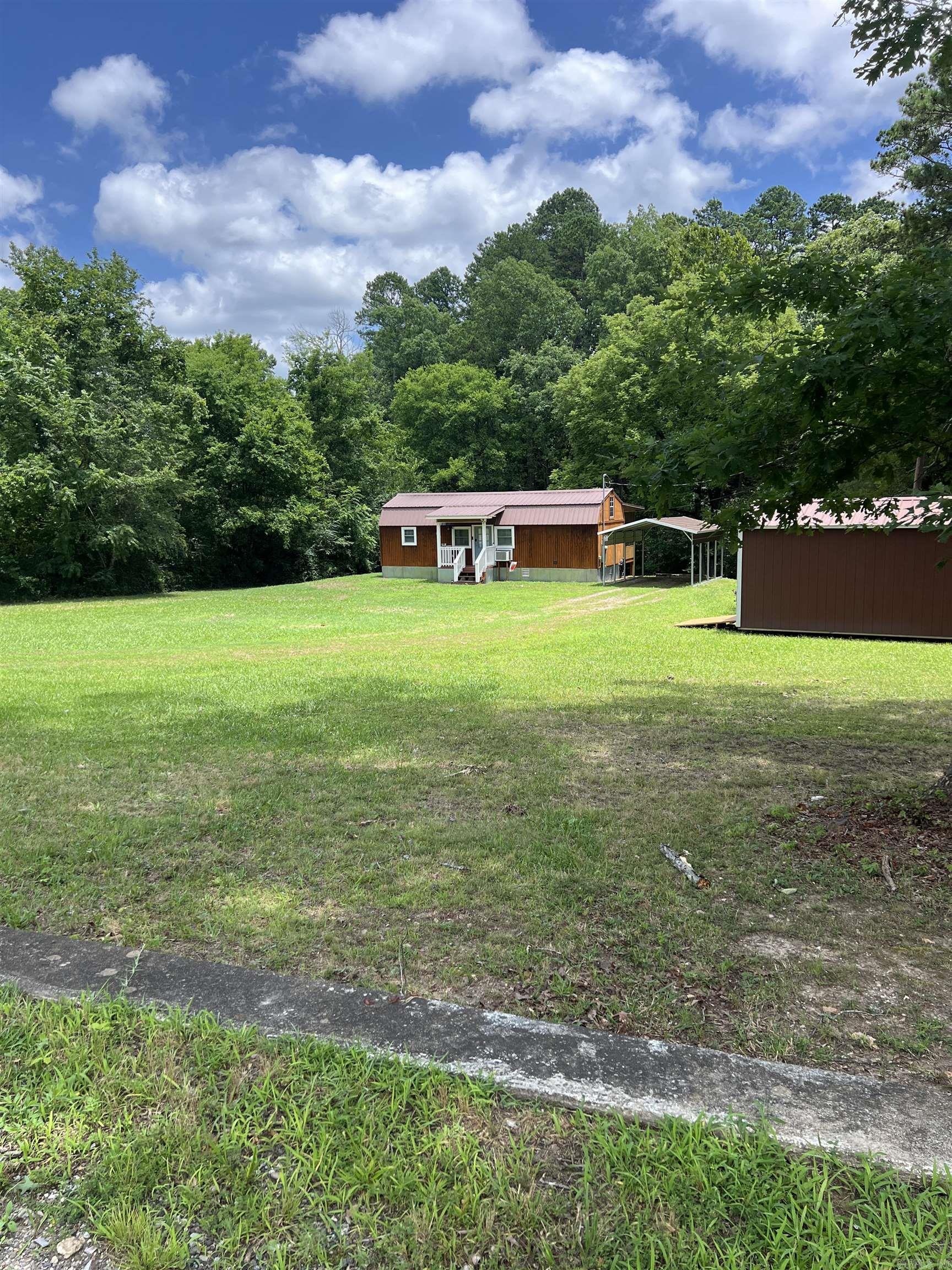 224 E Elm Street Property Photo 3