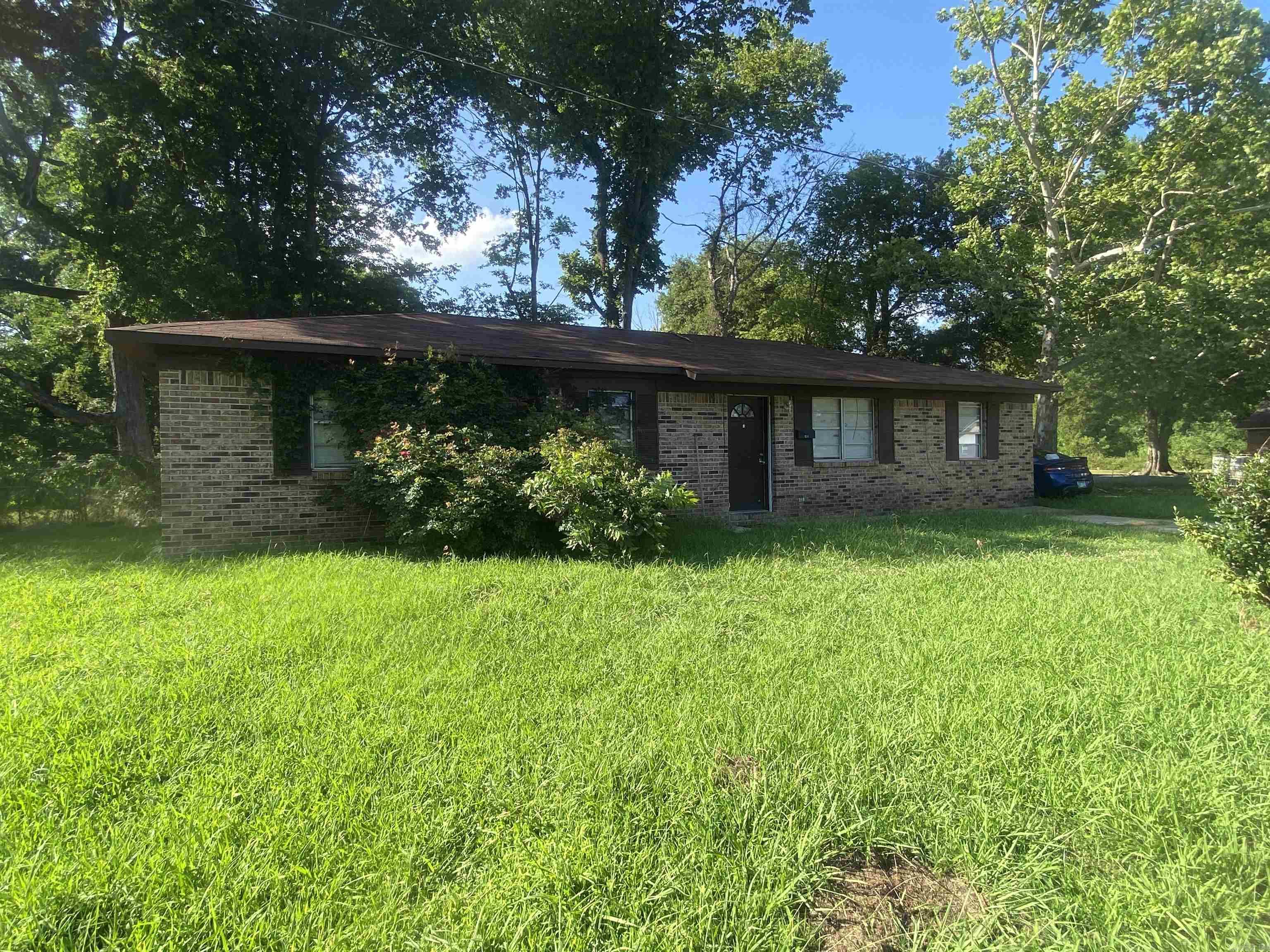 501 Cypress St Property Photo 1